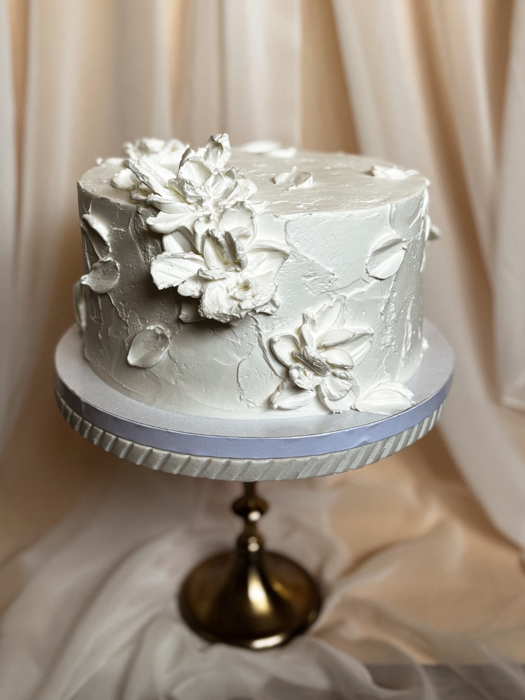 Different couples, different visions, different cakes 😍 one of my favourite parts of creating wedding cakes is that no two couples want exactly the same thing! And that’s what makes each one so fun to create.
Your wedding cake should feel like you and fit naturally into the rest of your wedding day 💕
—
Okotoks Custom Cakes, Okotoks Bakery, Calgary Custom Cakes, Calgary Wedding Cakes, Calgary Wedding, Wedding Cakes, YYC Wedding, Wedding Cake Vendor, YYC Bakery, Dessert Table, Wedding Dessert Bar, Wedding Dessert Vendor