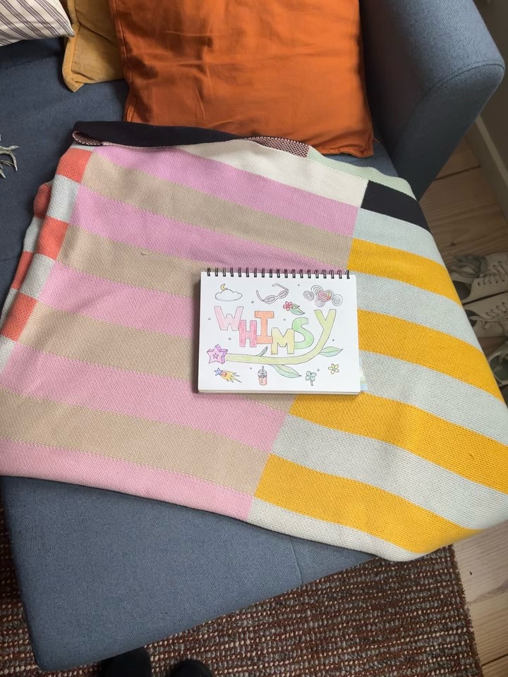 A lil joy, a lil whimsy, a lil rest: to replenish the soul
💜
Un poco de alegría, un toque de fantasía, un poco de descanso: para renovar el alma
con mucho cariño
~A