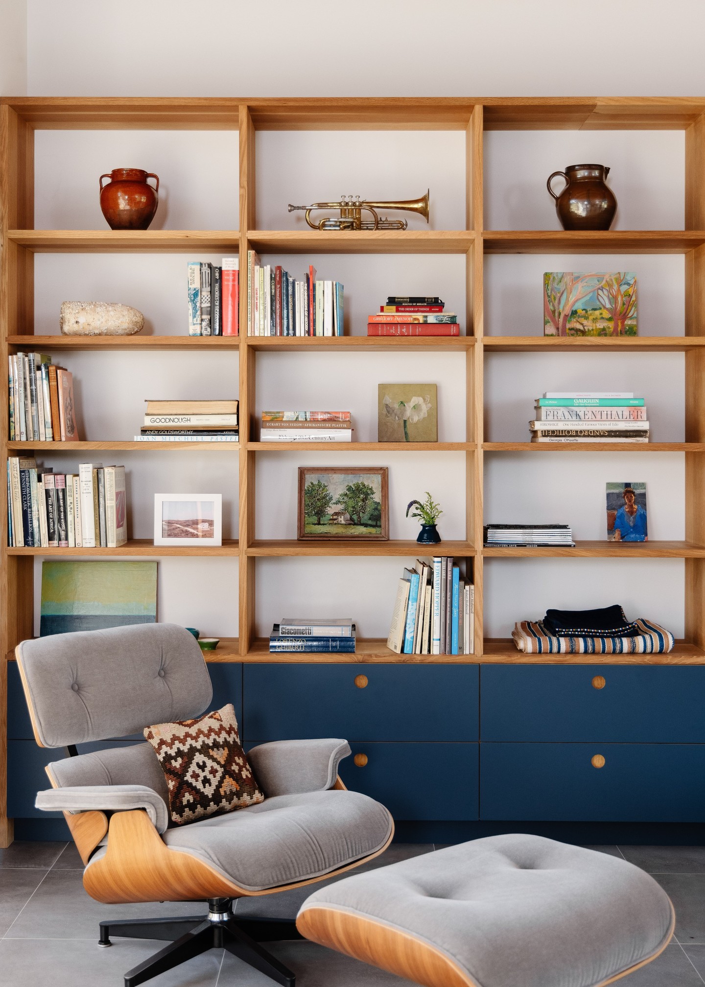 A quiet corner, elevated through thoughtful craftsmanship.
At the Artist Retreat in Truro, our custom built-in pairs warm wood shelving with tailored deep-blue cabinetry, creating an elegant place to read, reflect and display the objects that make a home personal. Designed with equal attention to beauty and function, the cabinetry adds architectural character while making every inch of the space feel intentional.
It’s a thoughtful example of how custom millwork can transform an everyday corner into one of the most inviting spaces in a home.
Photography by Lara Kimmerer
#CapeAssociates #ArtistRetreat #TruroMA #CapeCodHomes #CustomCabinetry #CustomBuiltIns #FineCarpentry #CapeCodDesign #CustomHome