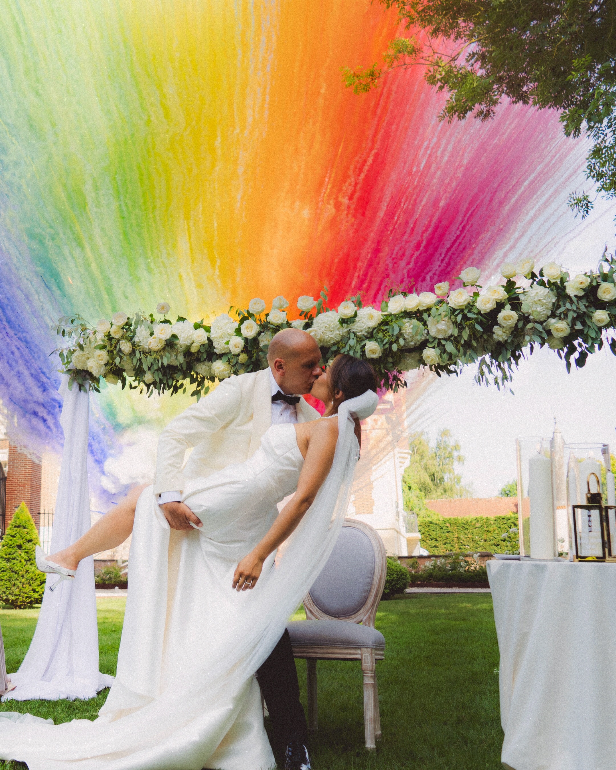 Anne-Marie & Mathieu’s iconic wedding 🌈
Un mariage incroyable sous la chaleur de l’été, des mariés mega croc-love et tellement adorables, comme j’adore 💍
@ann_mary_pol 👑
Merci à eux, c’était vraiment une très belle journée 💛
Merci à mes collègues artistes et prestataires aussi pour leur travail 🎉
@2f_forever__
@aurora.artiste
@atharstudio.fr
@comme_une_evidence27
@fire.event
@franceprestigeservices.fr
@chateaudebonaventure
@instantsignature
@maaidaparis