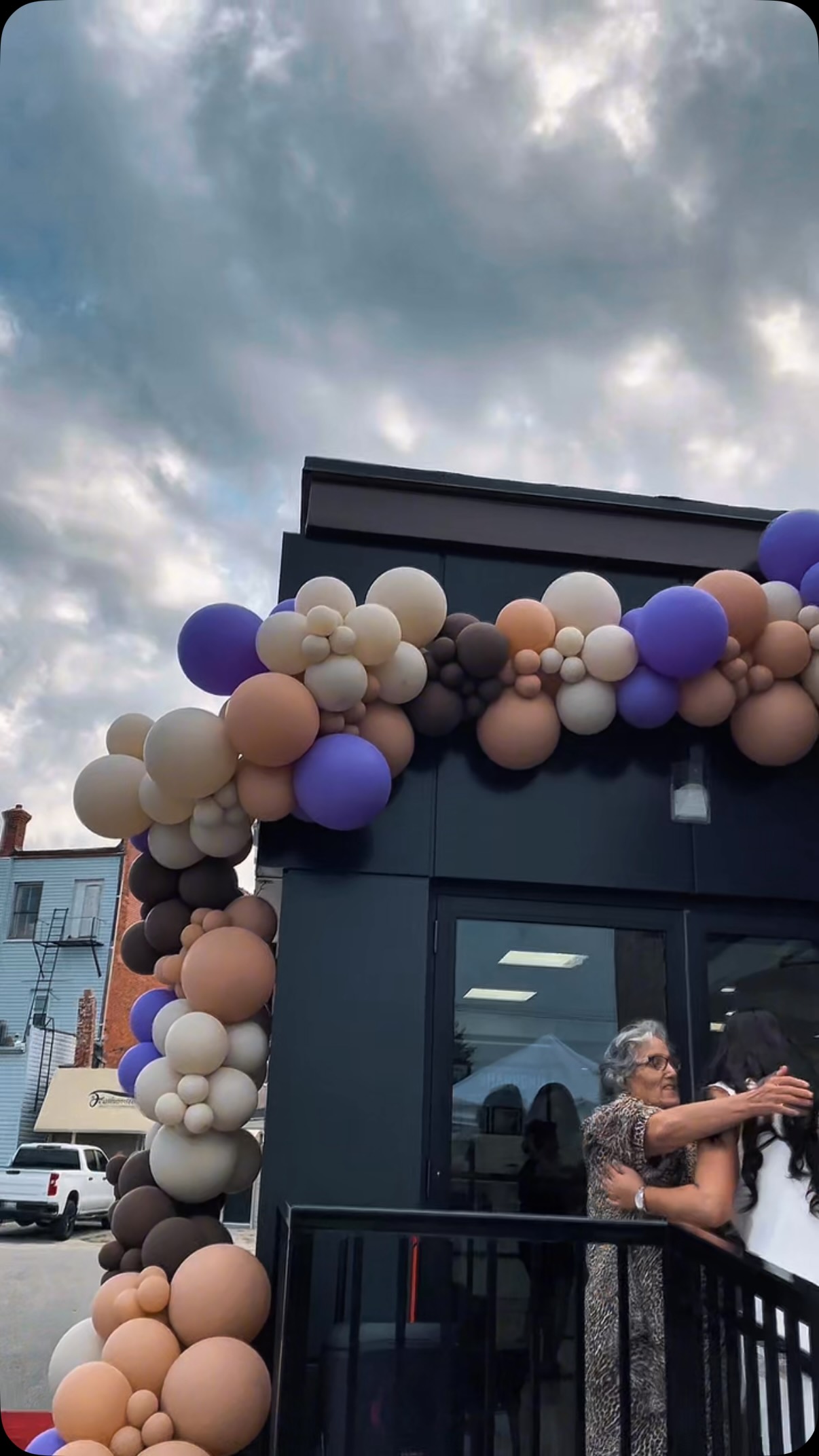 A beautiful little glimpse of our Open House day. 🤍 Thank you, @mannipenns for capturing these special moments so perfectly.