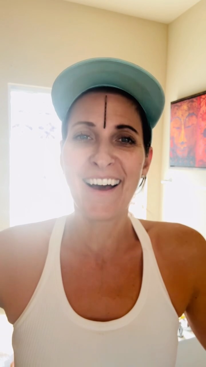 Apparently our third is magnetic.👁️😂✨
Is this everyone?? Please tell me if it works for you?
Whether it’s intuition, energy, body wisdom… or just a really good party trick, I’m always here for getting curious about what our bodies can do.
Stay curious. Stay connected. Keep listening within. 👁️✨
#ThirdEye #BodyWisdom #Intuition #Energy #StayCurious