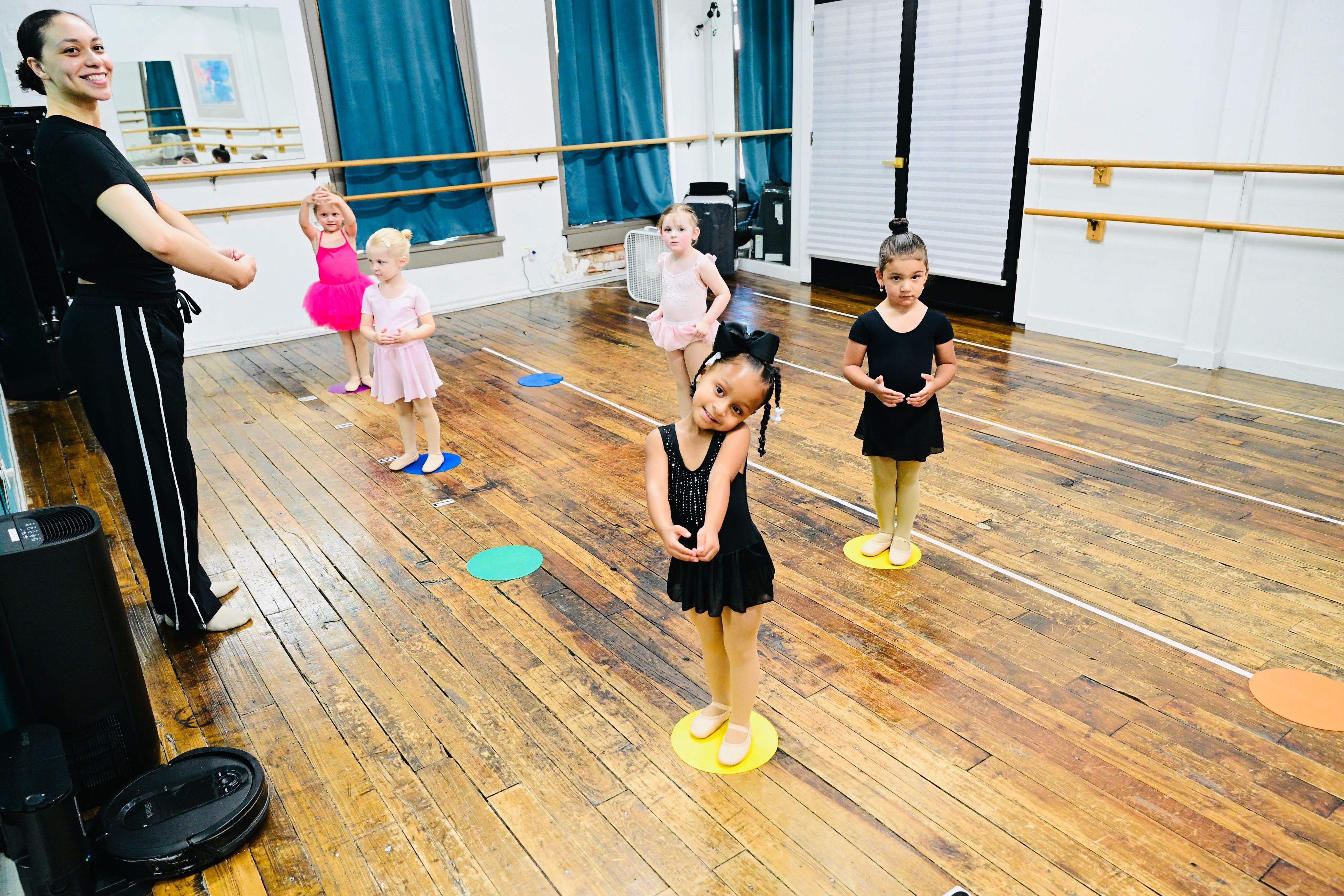 Our Monday Mini’s are rocking the Ballet/Pre-Tap 5:00-6:00 😇
.
.
.
#bestdanceschoolinnewnan #bestdanceschool #danceschoolforkids #danceschoolforteens #bestdanceschoolingeorgia