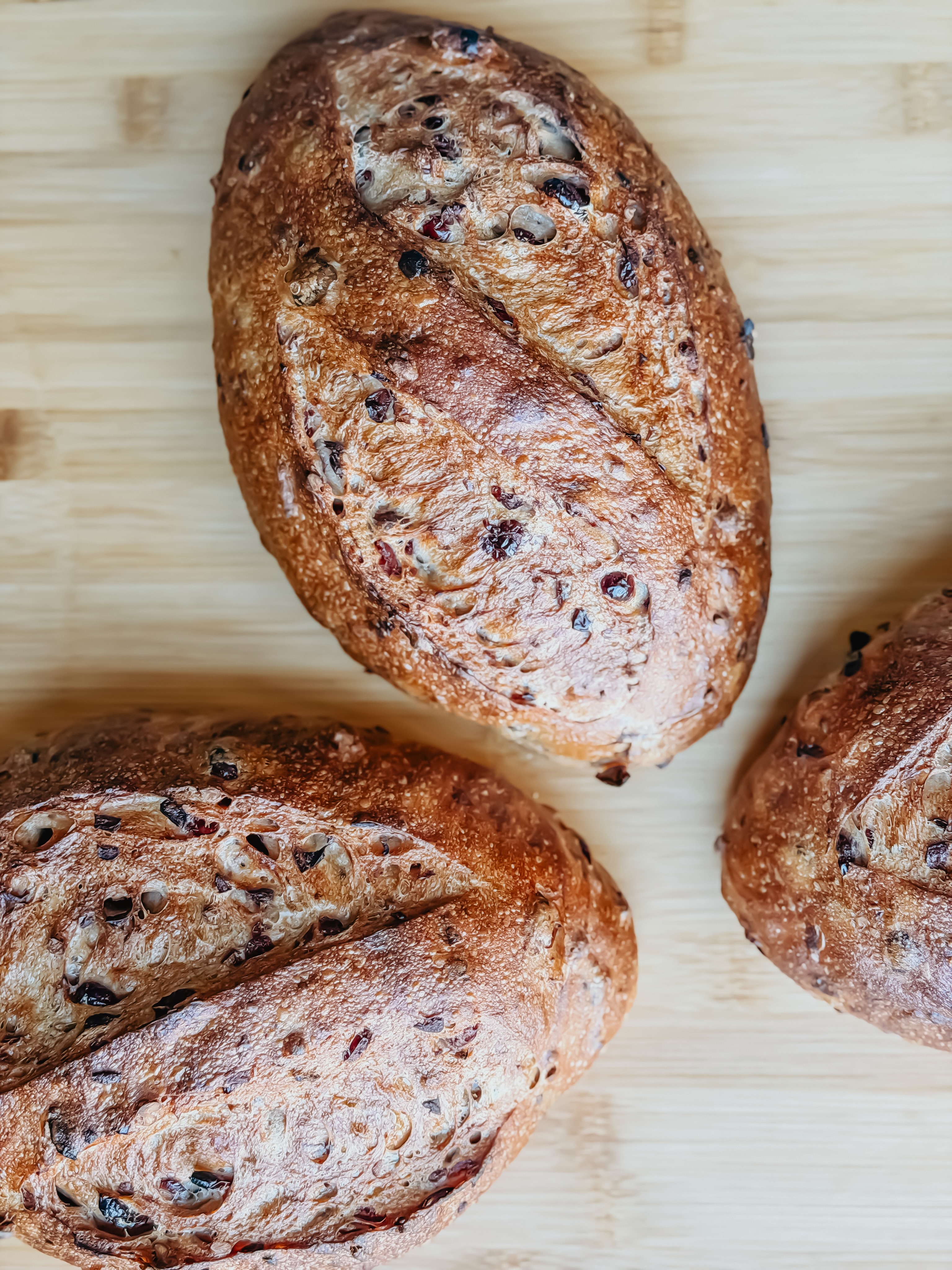 Pecan cranberry, a bread that needs no introduction 🔥 #mediterrabakehouse #pecancranberrysourdough #artisanbread