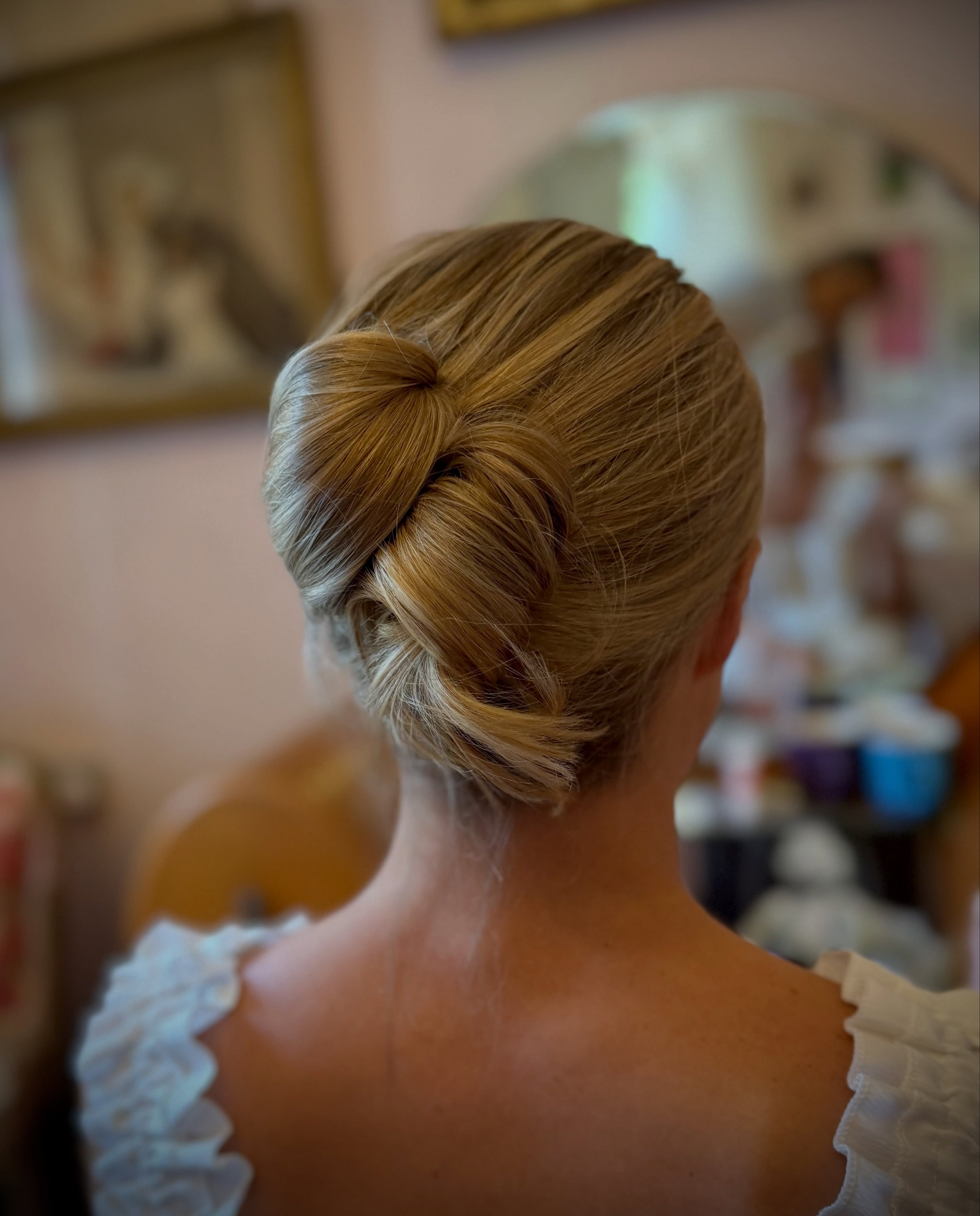 There’s something so timeless about a beautifully structured updo 🤍
Sleek, soft and elegant, with just enough detail to make you look twice ✨ And I absolutely loved creating all of these gorgeous looks for such a lovely bridal party.
These ladies were an absolute dream to spend the morning with, the best energy, so much fun and somehow still in brilliant spirits despite all having to be up at 5:30am for a very early hair and makeup start! 😂🤍
Early alarm aside, mornings like this are exactly why I love wedding hair. Getting to be part of all the excitement, laughter and chaos before one of the biggest days of someone’s life is pretty special ✨