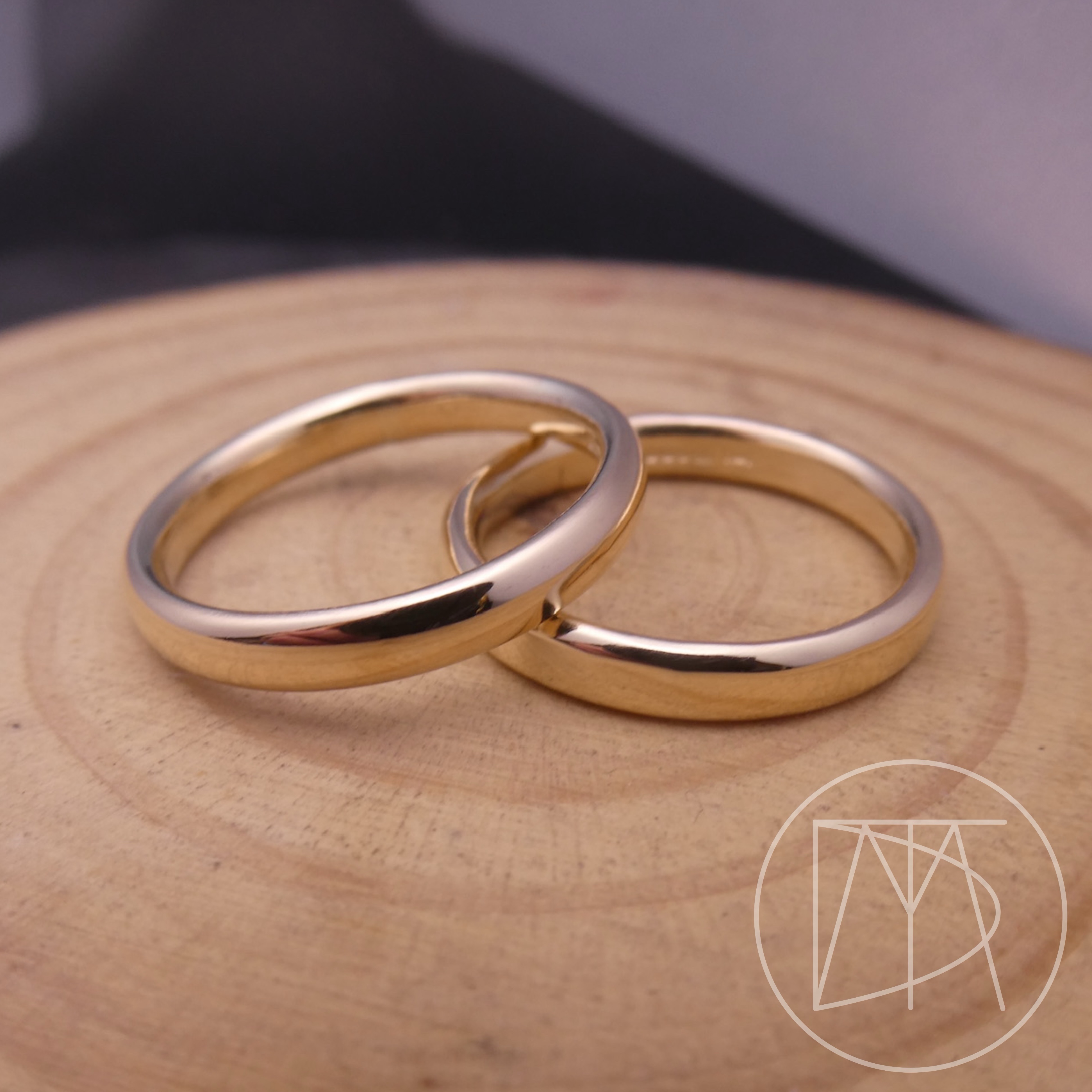 A precious memory, kept close and hidden within. 🤍
These gold hidden ashes bands hold a small amount of your loved one’s ashes discreetly inside — a beautiful, personal way to carry them with you, always.
#ashesring #memorialring #keepsakering #hiddenashes