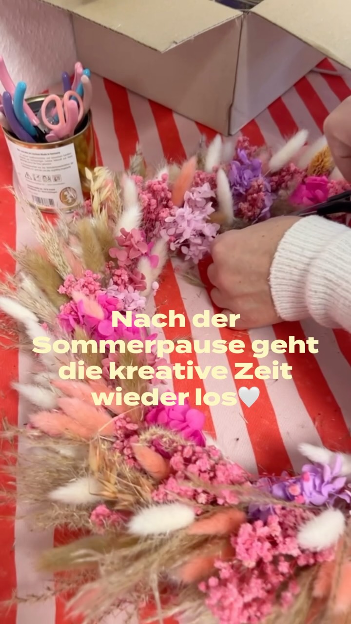 Im September geht es mit den kreativen Workshops wieder los🌸Wir freuen uns schon auf die Zeit mit euch. Wir sammeln noch Ideen und würden gerne von euch wissen welche Workshops euch interessieren😍
Happy Mittwoch ihr Lieben🌸
#dıy #creative #kreativ #kreativeworkshops #selbermachen