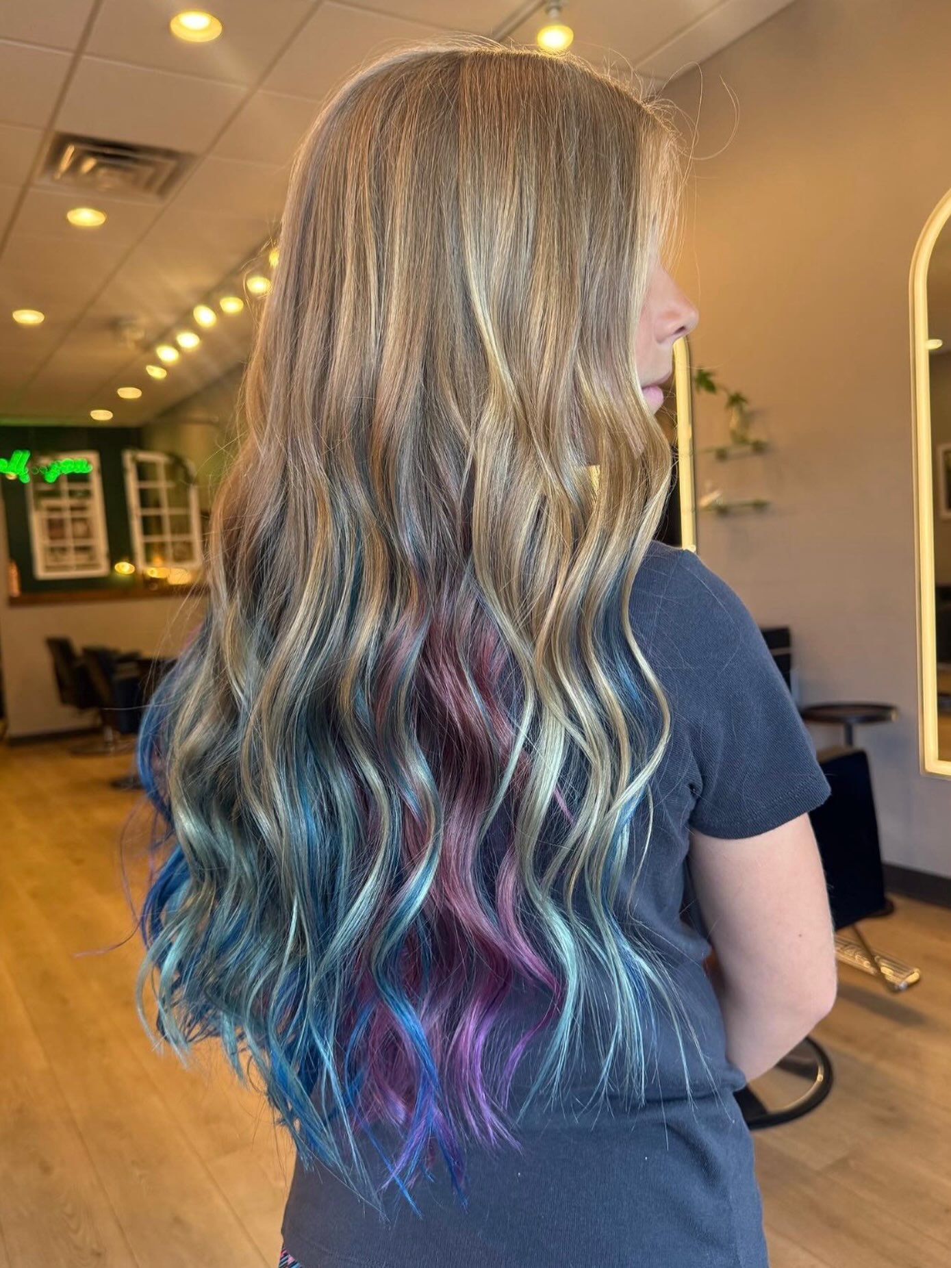 Unicorn 🦄 Peekaboos
Hair by: Hannah K
#avedasalon #avedaemployee #discoverwauwatosa