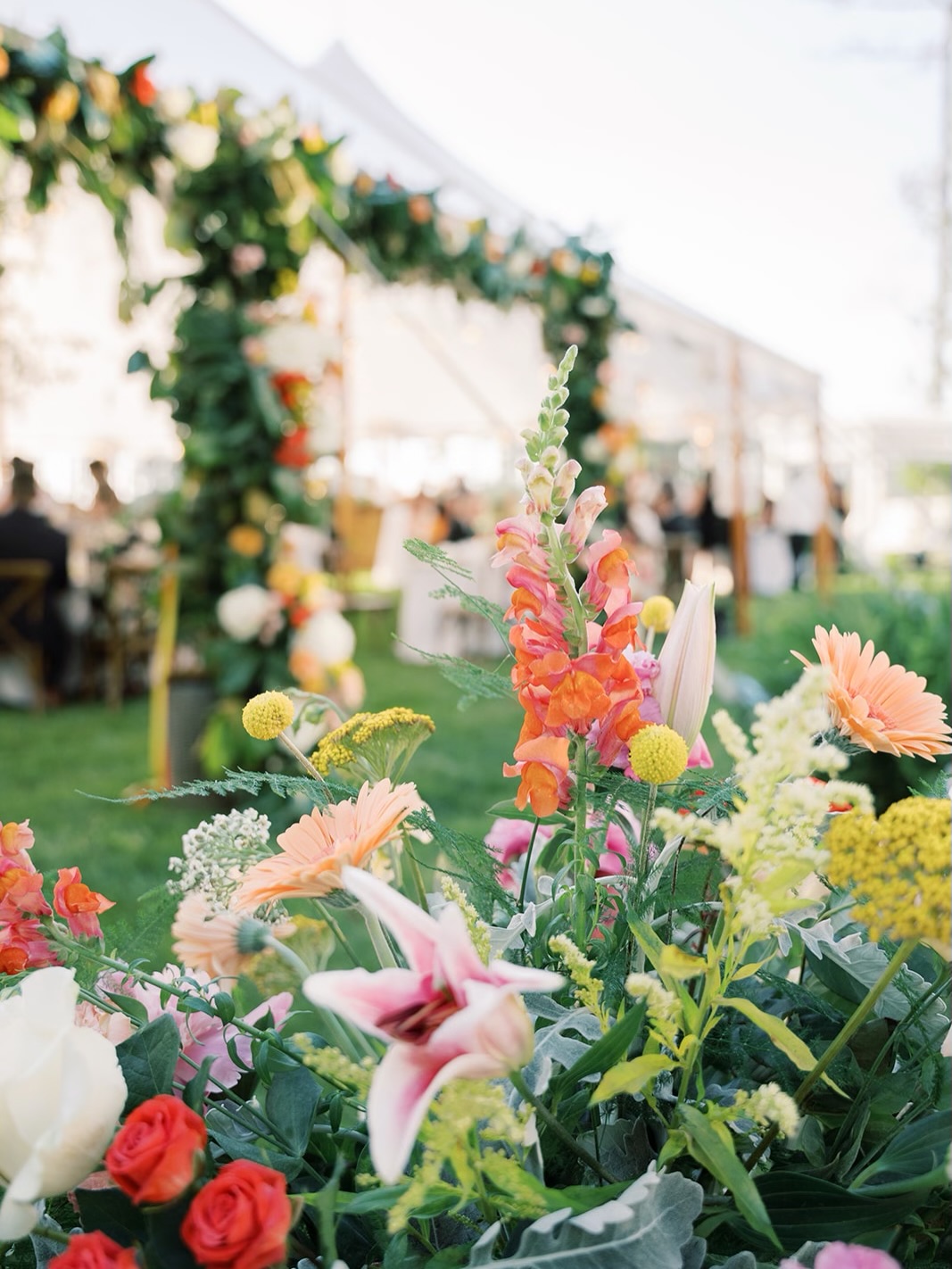 Feeling whimsy this Wednesday!
Just a little appreciation for how much life florals bring to a wedding design. The color, movement, and texture have a way of transforming a space and bringing the entire vision together. Safe to say these blooms understood the assignment ✨
Vendors:
Venue | Private Estate
Florals | @flowers_by_alisonocmd
Photography | @smurrayphoto
Planning | @eventfullyyoursmd
#marylandweddingplanner #weddingflorals #summerweddings #summerflorals #marylandwedding