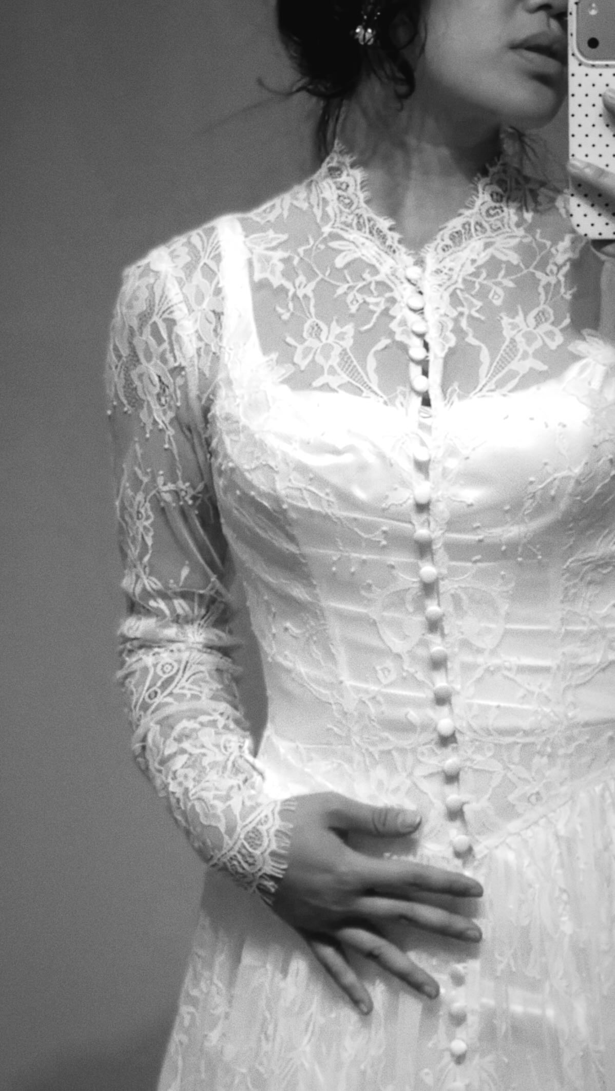 A lace overlay: the finishing touch that transforms a minimalist gown into something entirely your own 🤍
Layer it over a clean silhouette to add dimension, texture, and a sense of romance for a look that feels more personal and unexpected.
The result? A bridal gown that feels bespoke & unmistakably yours.
Pro tip: The second look doesn’t have to be an entirely new dress, just a different version!
on @aimeenguyenphotography
.
annapolis bridal shop, maryland wedding dress shopping, bridal boutique, wedding dress shop, bride, bridal, baltimore engaged