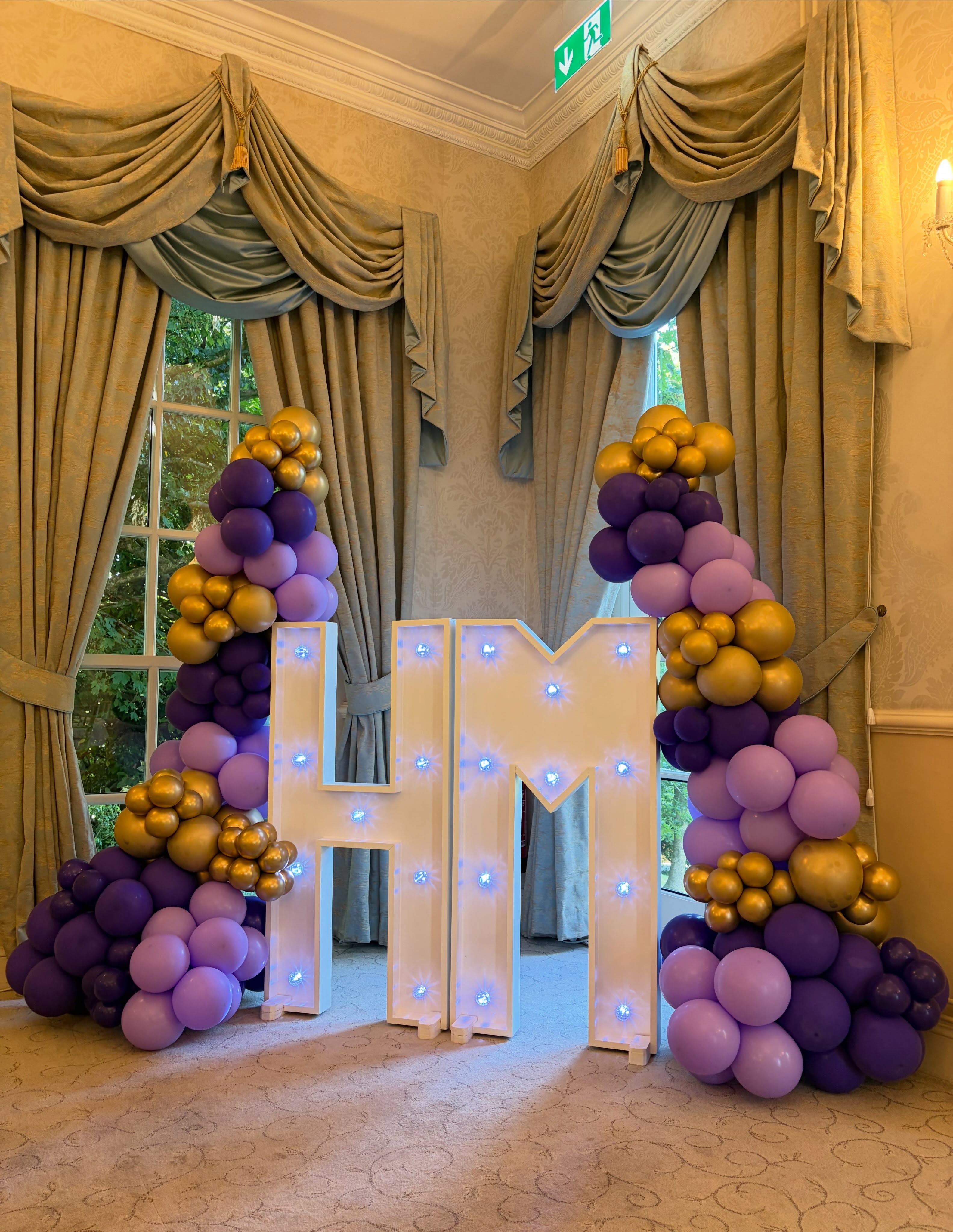 50th anniversary party celebrated @decourceysmanor
#lightupnumbers #balloongarland #organicballoons