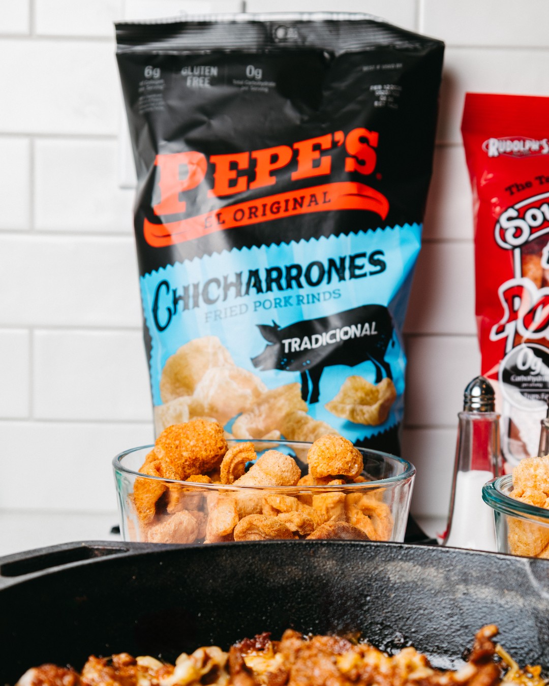 Easy prep, bake for 8-10 minutes - snack ready in no time!
DM us for the full recipe to this Queso Fundido with Pepe's El Original Chicharrones. ๐