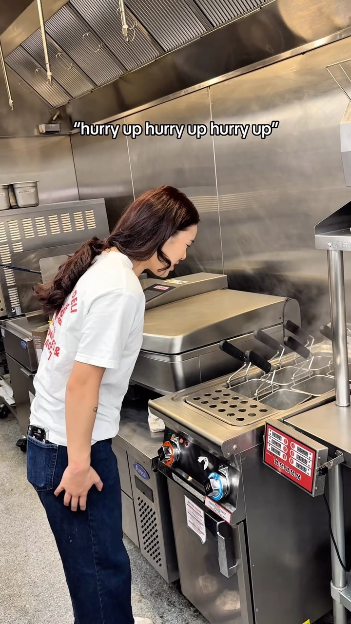 Yeah np let me just tell the water to boil faster! 😁
📍 Jo’s Italian Deli
2505 Alma Street & 3998 Main Street, Vancouver
Italian restaurant / lunch in my city / italian deli