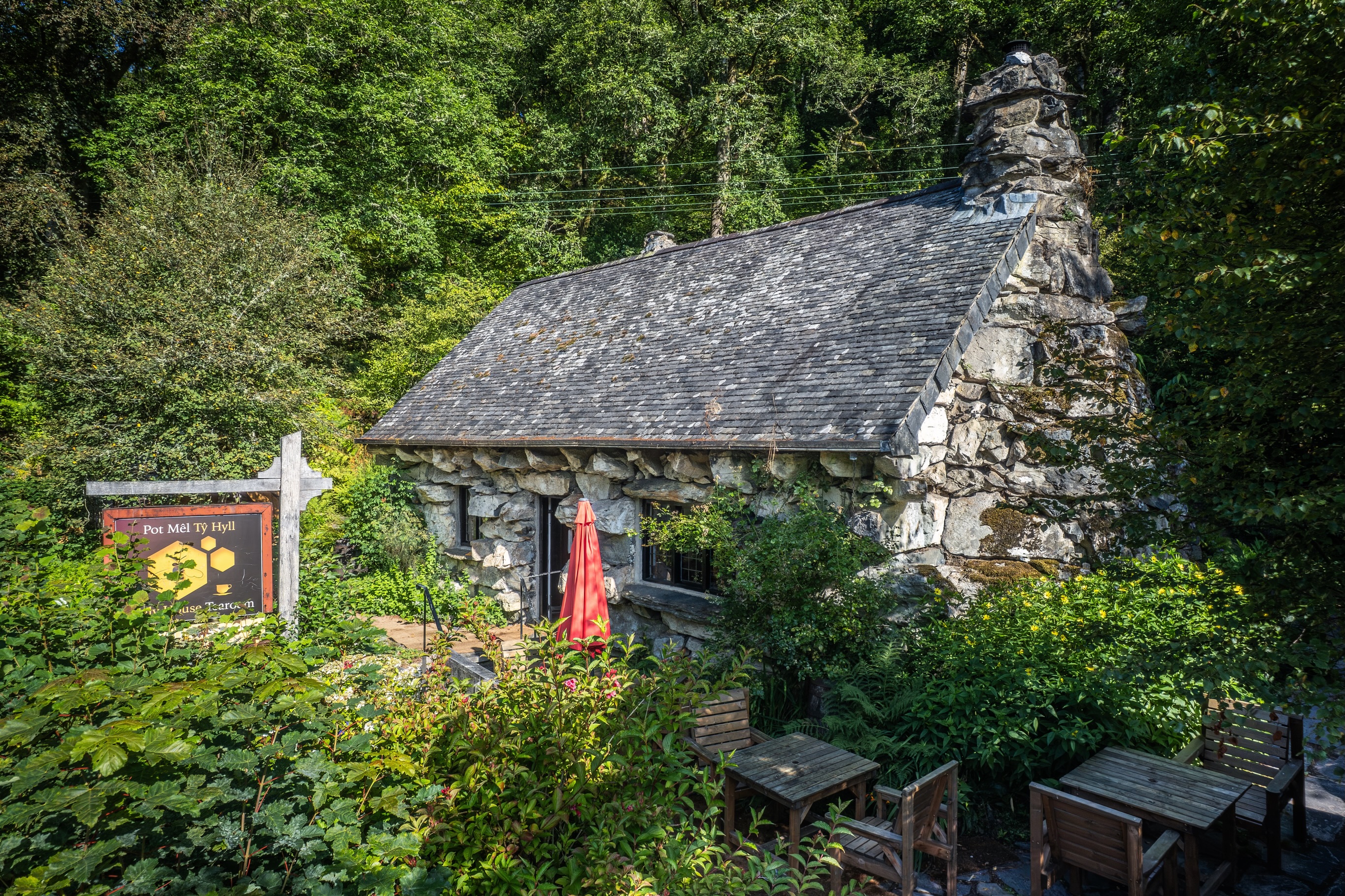 Ty Hyll - The (not so) Ugly House is up for sale. Some recent work we carried out for @townandcountry_uk
#theuglyhouse #eryri #snowdonia #visitwales