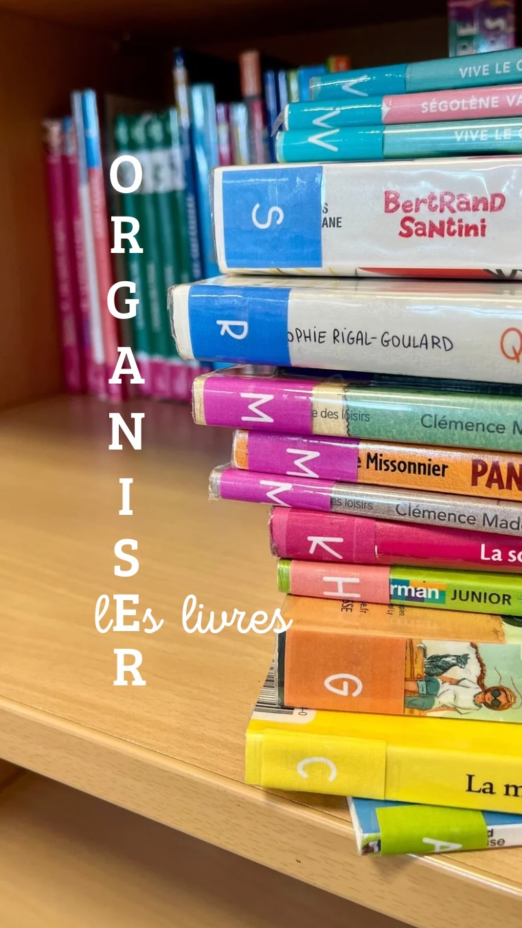 L•I•V•R•E•S
▶️ Qui achète toujours plus de livres pour sa classe par ici ?
J’ai fait du tri chez moi … qui veut dire tri veut dire je ramène les livres de ma fille à l’école 🤣
Je les ai donc couverts et ensuite c’est parti pour l’étiquetage car je range les romans par nom d’auteur dans ma classe comme dans les bibliothèques ou certaines librairies.
J’ai acheté les étiquettes lettres sur le TPT de @lessonswithlaughter il y a plus de 5 ans maintenant !
Pour les catégories comme mythologie, histoire, sciences etc … j’utilise des gommettes.
Ma bibliothèque est donc toujours bien rangée car ils savent où remettre les livres.
J’ai une to do list longue comme le bras ! 🤪
Courage à vous si vous êtes dans la même galère !
Maitresselili_lh ✨
#maitresselililh #teampe #cm2 #cm1 #maitresse