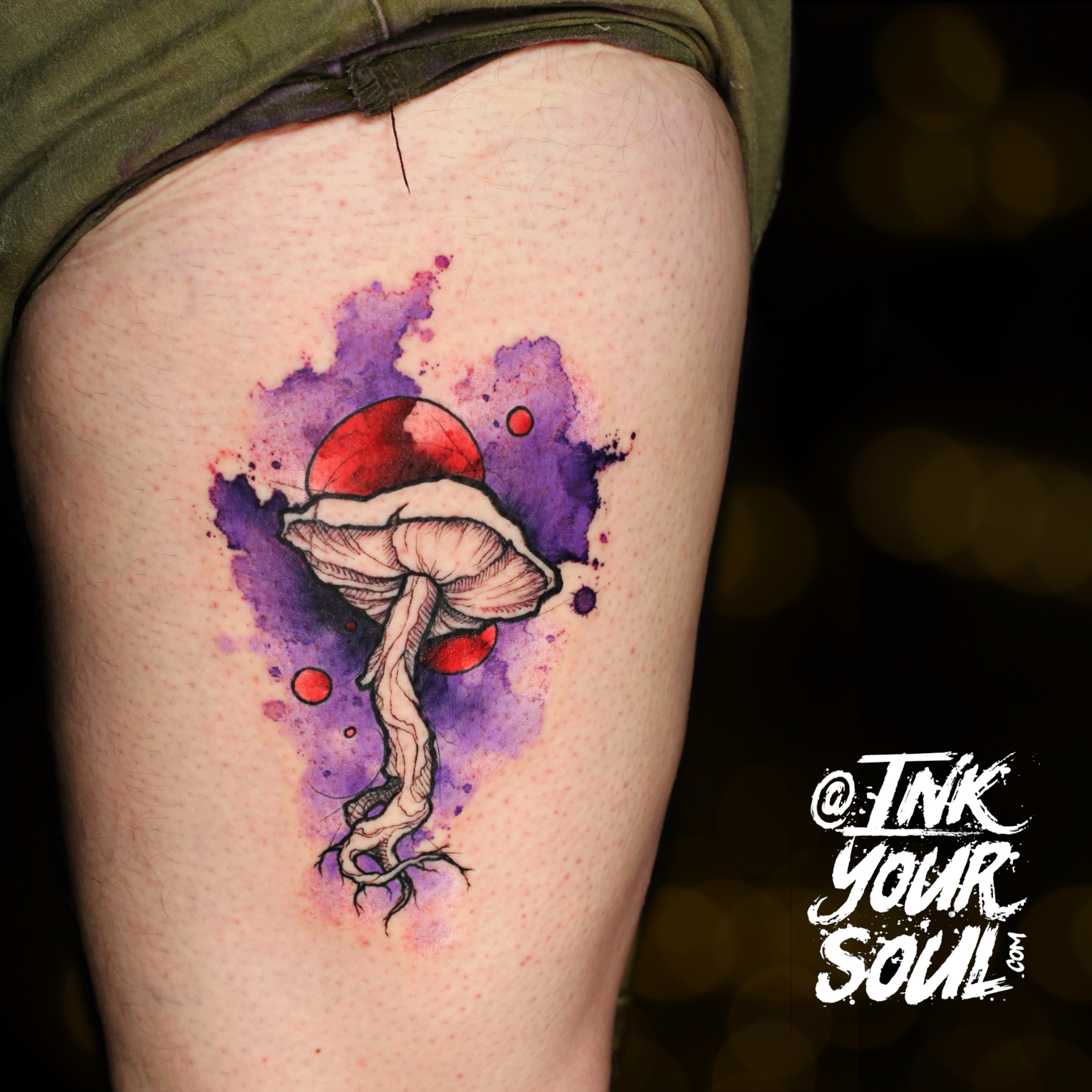 Fun little mushroom piece I did right before leaving Montreal on my dear friend @guyotmusic @worldfamousink @aurextattooco @hustlebutterdeluxe @inklabtattoomachine #watercolortattoo #mushroomtattoo #edmontontattooartist #yegtattoo