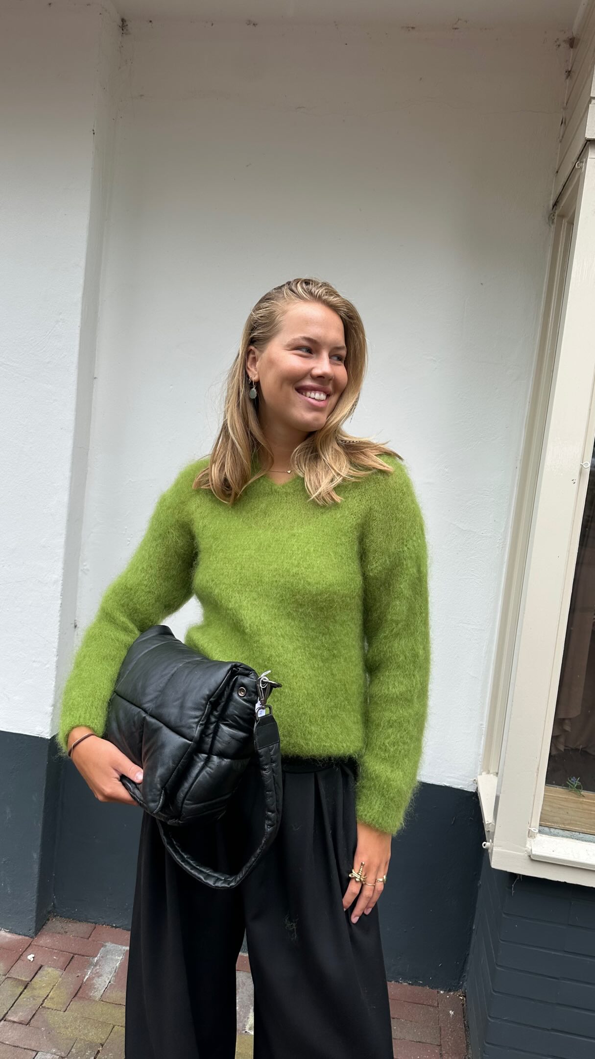 NEW IN 💚
Trui 80% mohair
Broek ballon model
Schoenen ODARE maat 41
Tas Studio AR
#secondhand #newin