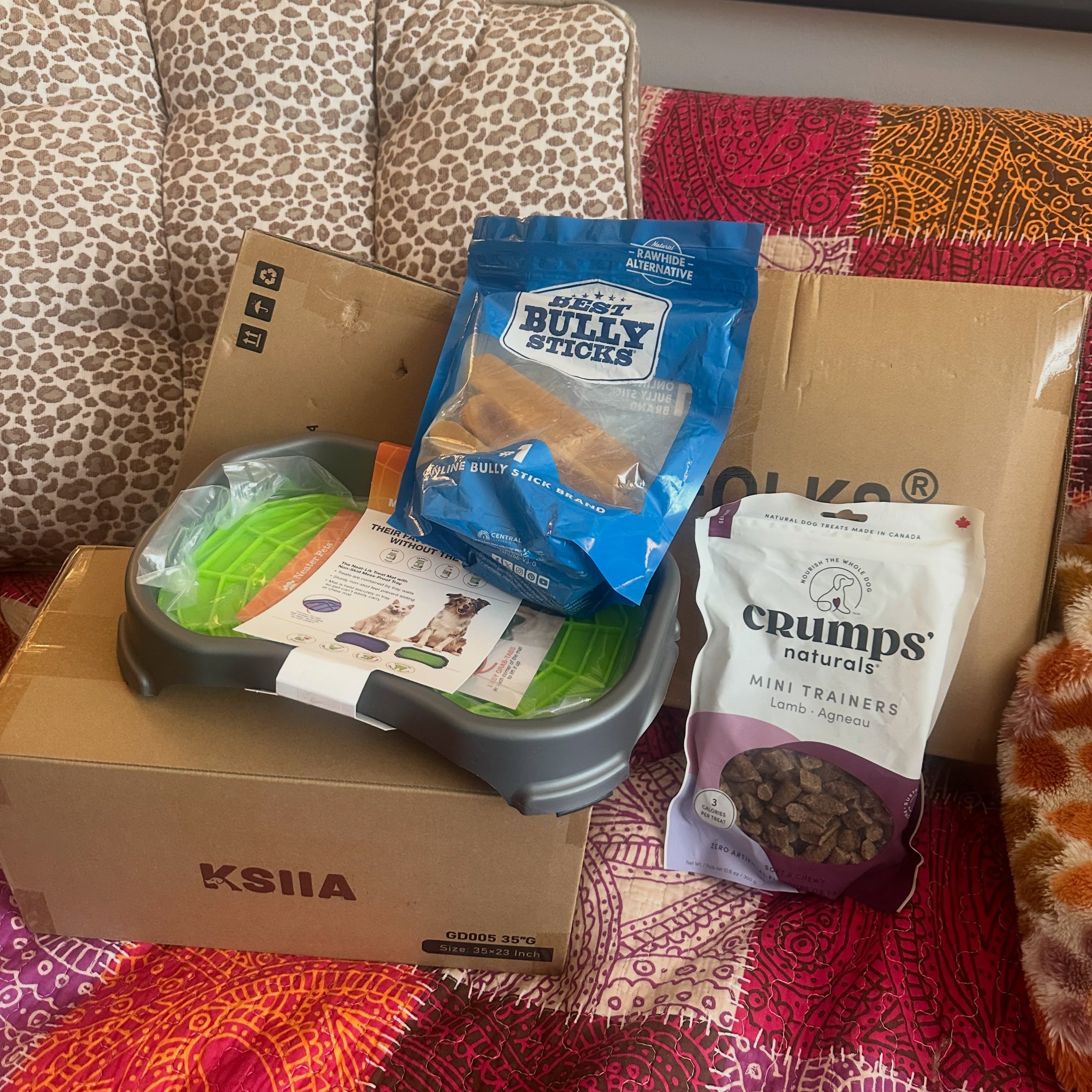 We received some very kind donations from our Amazon wish list, but unfortunately, there was no note! So thank you to whoever was the anonymous donor that sent us these very kind gifts! Our dogs will love them!
If you’d like to donate as well, you can do so with the link in our bio 💜