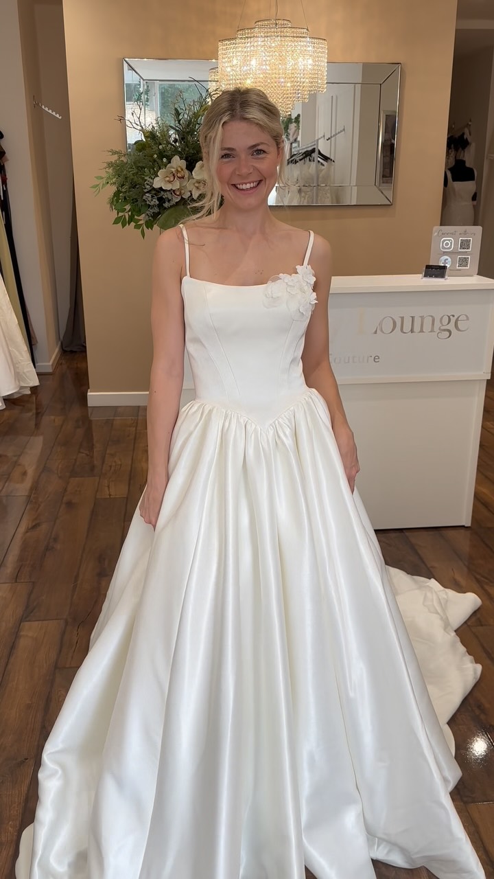 New Maya Bella Arrival ✨
Be among the first brides to try on this stunning new gown!
This gorgeous soft mikado gown comes with detachable straps ✨
Book your bridal appointment today - www.theivorylounge.co.uk
#mayabella #NewArrival #BrideToBe #2027Bride #WeddingDress DreamDress 2026bride