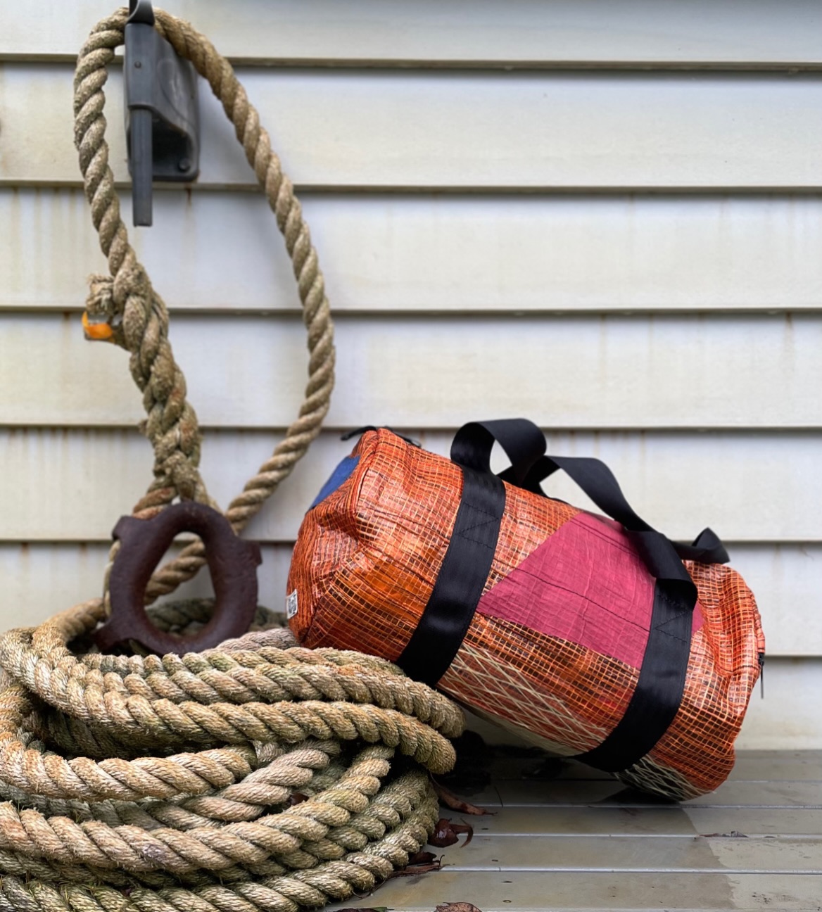 Last chance to grab a bargain for Dad in our Fathers Day Sale …
20% off all bags in store
FREE Express Shipping
No code needed
Link in bio
#brandtasmania#remade#coastalvintage#sailstagram#woodenboat