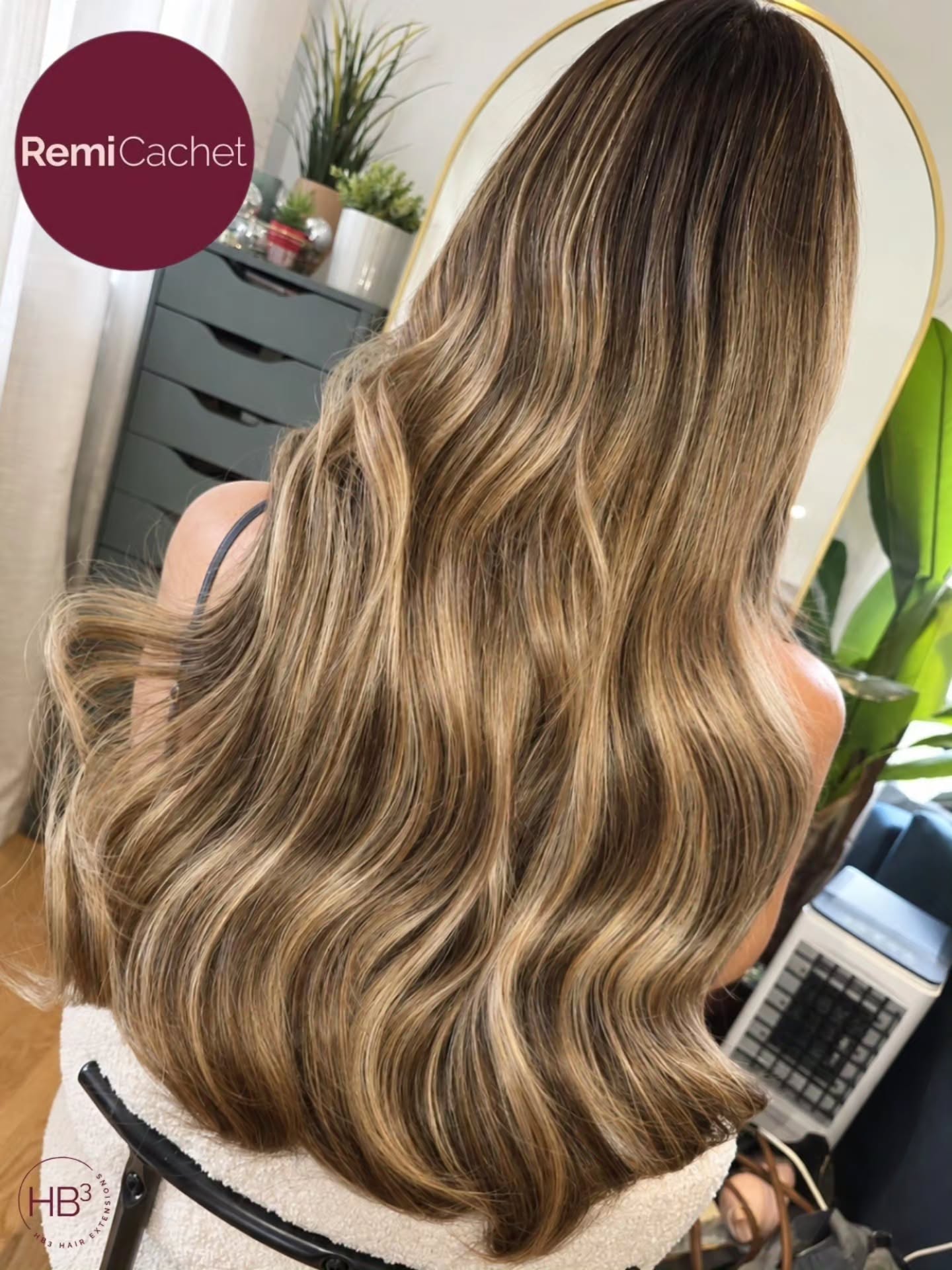 Hybrid Hunni 👑
Our gorge Hannah was back for a fresh set of @remicachet Hair extensions
We installed 2 rows of Weave at the back and 25 Ultra tips at the front ✨️
Isn't this blend just stunning (and flawless!)
Inspired?! Get in touch!
#HairExtensions #Earlsfield #Wandsworth
About hb3 hair 👑
Im a hair extension specialist based close to Earlsfield station (Wimbledon and tooting Broadway are also nearby!)
Hair Extension techniques: Nano beads, Ultra tips and other individual hair extension techniqus, tape extensions, LA Weave, Invisible Weave / naked Weave
Hair extension consultation for is available online to start your hb3 journey
All contact info is within my bio - look forward to chatting to you and making your hair dreams come true 💖👑