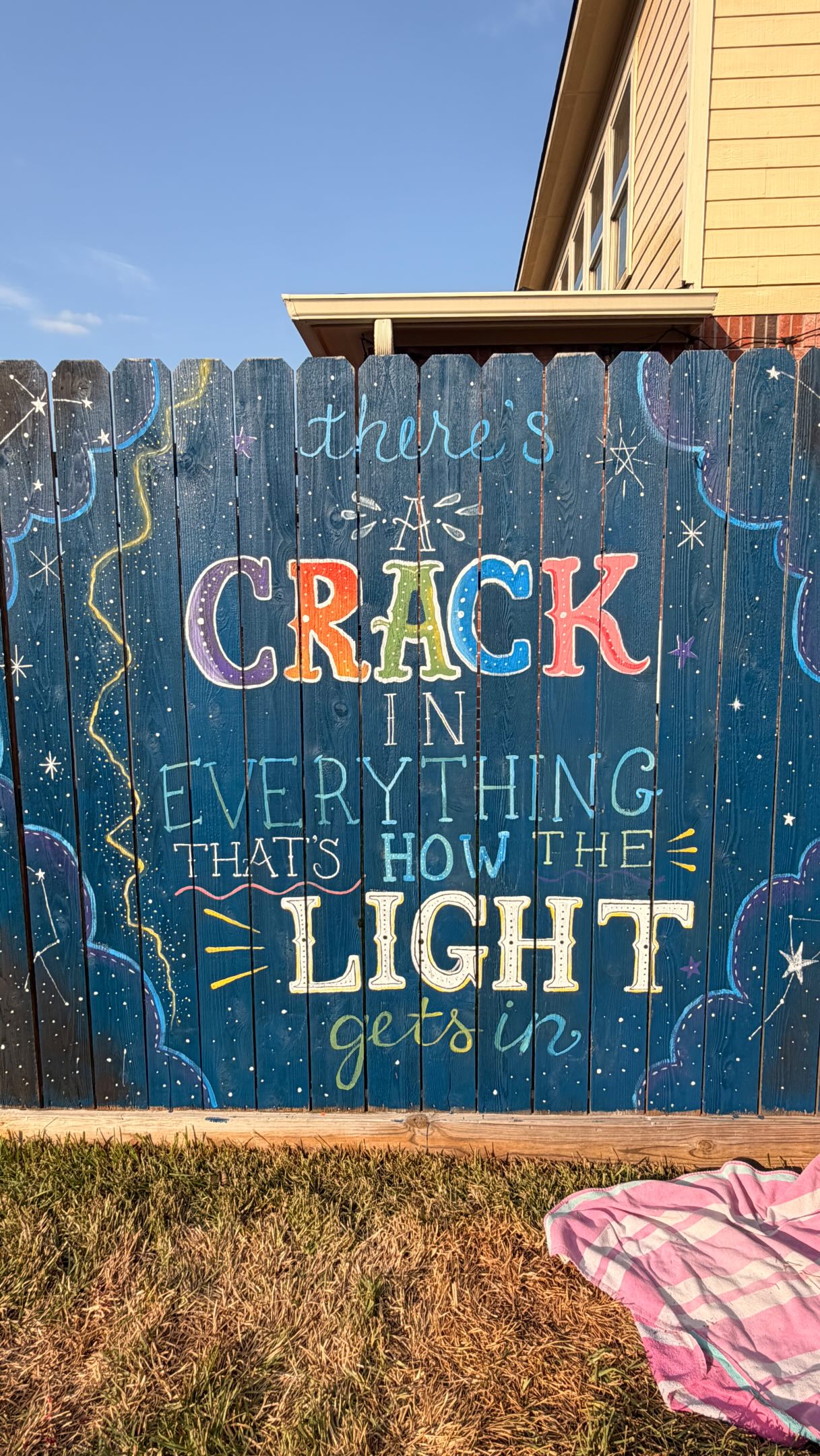 New mural in the back yard has to be celebrated with a good ol’ handstand! It’s been a minute! 😍