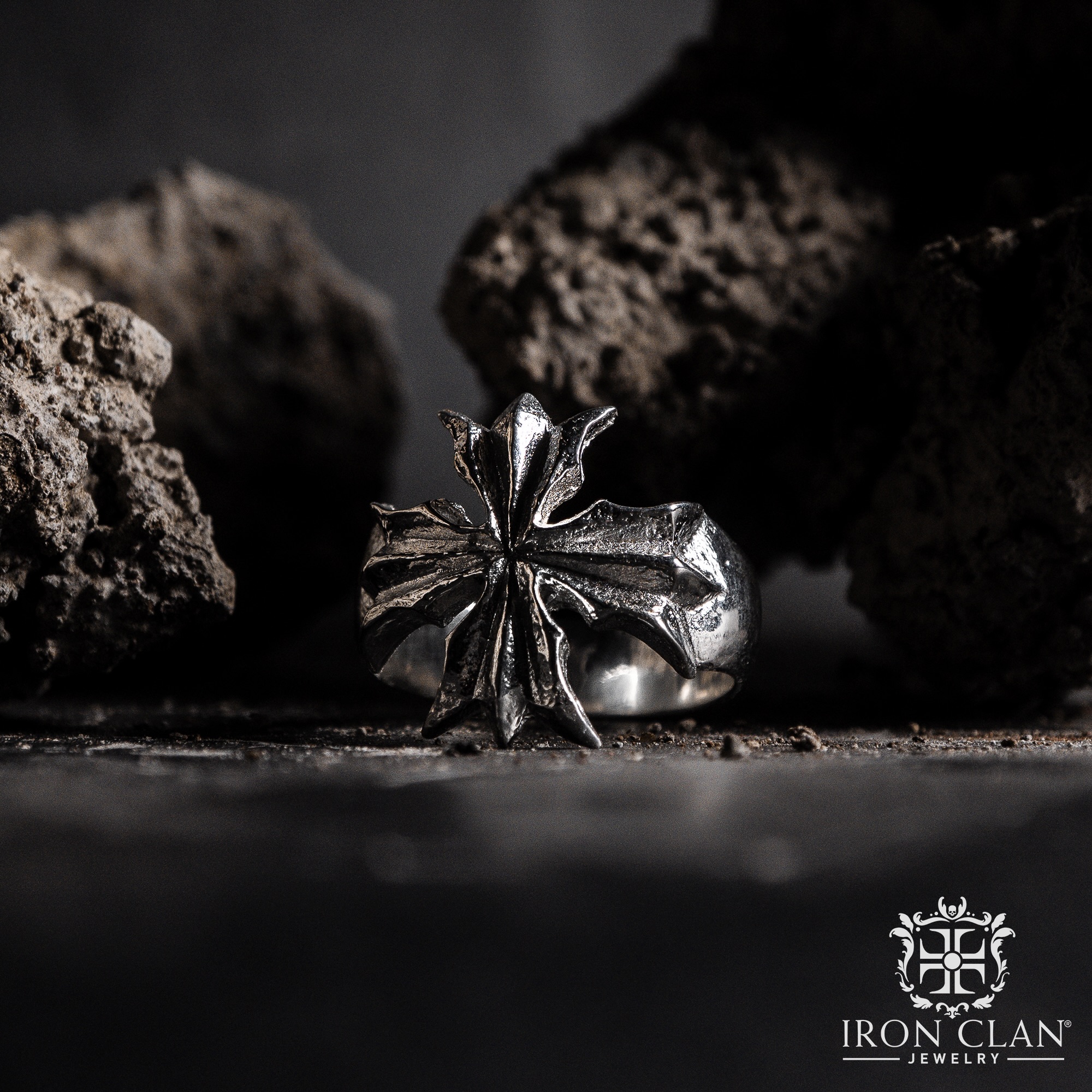 CrosspattΓ©e III - available in 925 Silver & Gold Brass β
A cross with Iron Clan's style for your badass fingers! βοΈ
__
π₯ Iron Clan Jewelry is available worldwide at
www.ironclan.co & ironclanjewelry.etsy.com
π Tokopedia: Iron Clan Chamber (Indonesia)
__
#IronClanRings #IronClanJewelry
#Skullring #925Silver #GothicJewelry