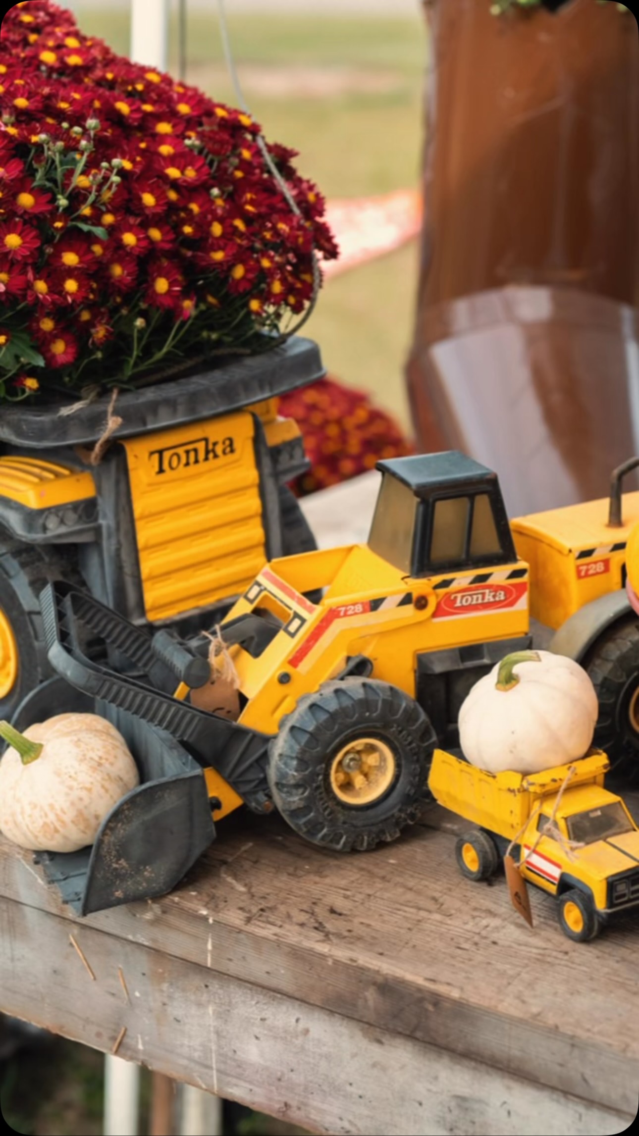 The weather had turned a bit and we’re so excited to start thinking all things fall!
Get your tickets to the Fall Flea at www.farmgirlflea.com!
September 25 & 26 at @hudsonville_fair
#fleamarket #antiques #vintageseller #vintage #smallbusiness