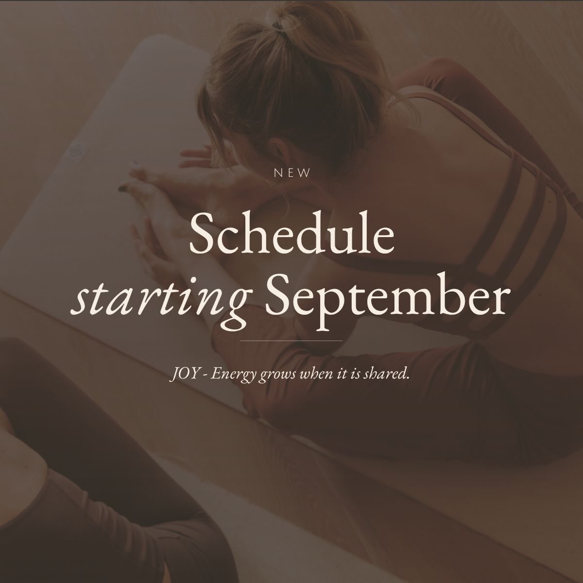 Nieuw lessenrooster vanaf 1 september bij JOY Studio!
Op de agenda de komende tijd voegen we ook graag meer workshops en community classes toe, in te boeken via link in bio🫶
Wat mag je verwachten?
🧘♀️Ademwerk op 16/09 en 30/09 door Stephane Verminnen
☯️ Eerste Community Class: Meditation 101 (3/10)
🏃♀️JOYful runs (5/09) & JOYful swims (24/10) – FREE
🎾Myofascial workshop @yoganicmoves (10/10)
Bring yourself, je besties, make it a date of een familie uitstapje, we kunnen vanaf nu ook samen blijven hangen op ons zuiders terras of in onze honest bar, sipping some tea, koffie of een yugen kombucha gepaard met een koffiekoekske van bij de warme bakker: @broodstokerij_gent
Vanaf 1 oktober komt Laura @pilates_en_yoga_by_layoga op donderdagen een extra ochtendles Pilates & Yoga geven💯
Heel veel togetherness dus🙏