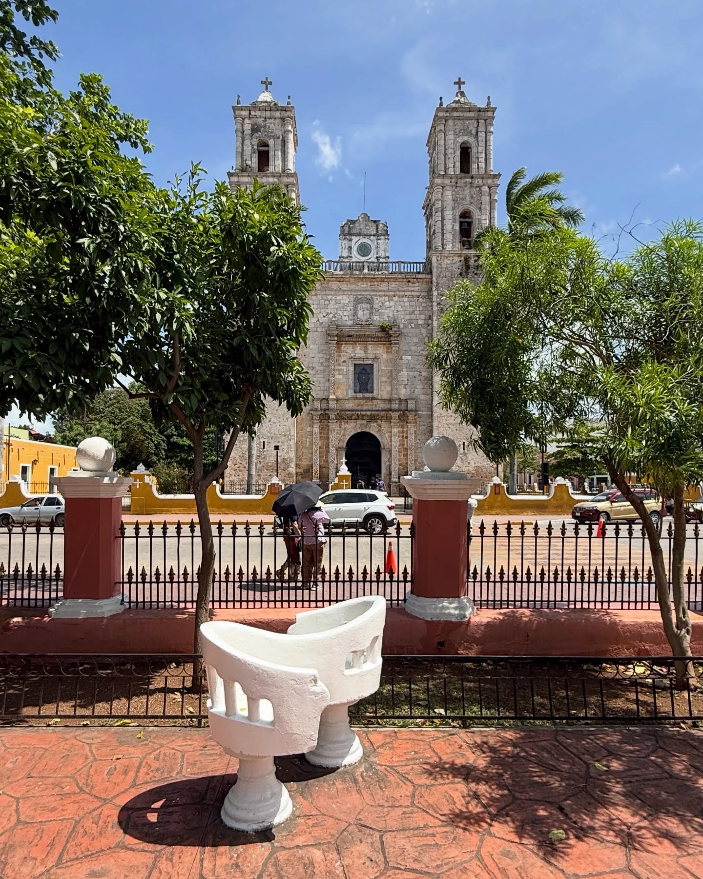 One of those Mexico days you’ll be talking about for a while. 🇲🇽✨
🏛️ Walking through Chichén Itzá and standing in front of Kukulkan
🌮 Trying delicious Yucatán flavors
💦 Cooling off in a beautiful cenote
🌿 Getting a little lost in the magic of the Yucatán
🏘️ Exploring colorful Valladolid
It’s not just a day trip. It’s history, culture, food, nature, and a whole lot of “wow, we’re actually here.” 💛
Add this one to your Mexico bucket list