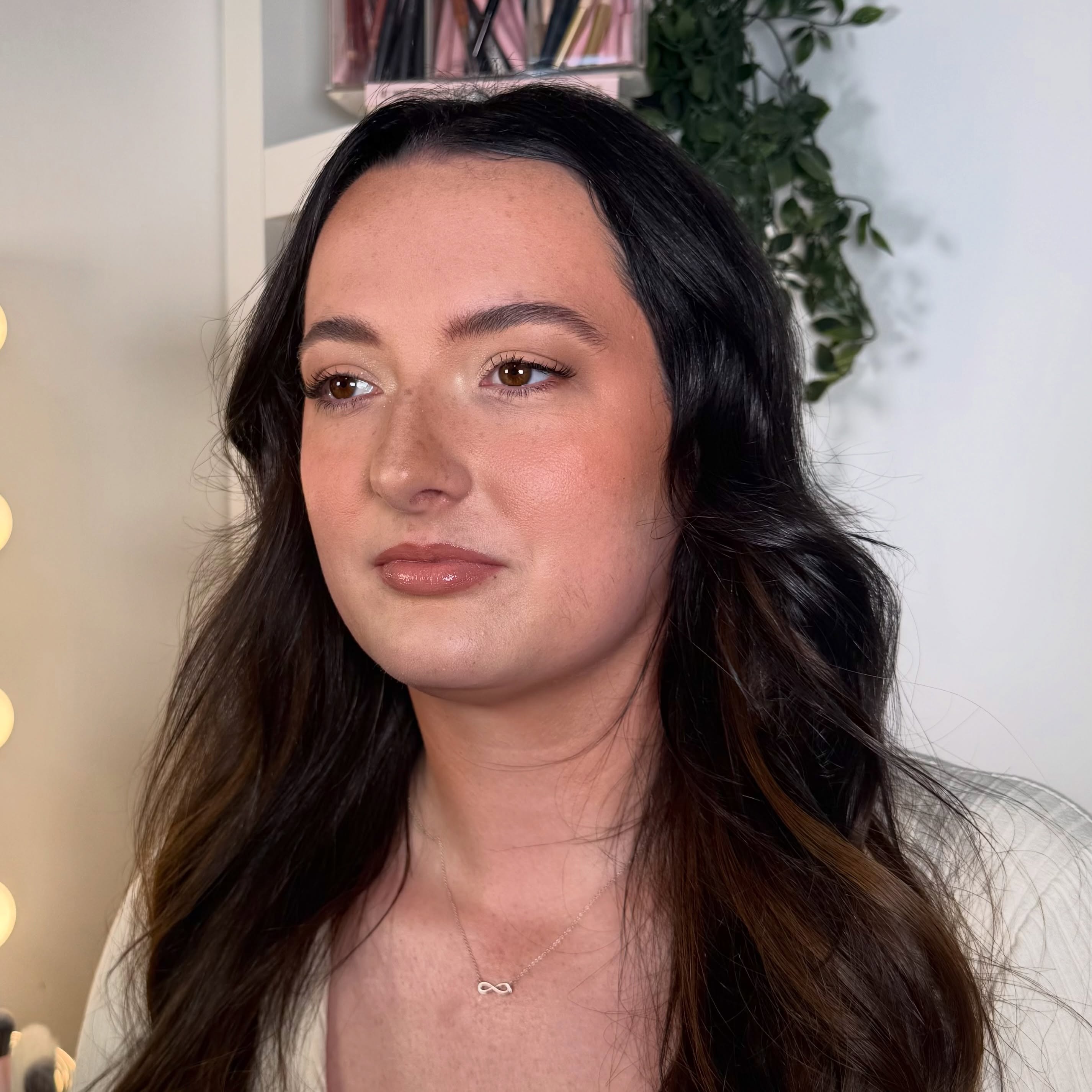 When your regular client lets you do whatever you want 🤎✨
I know she’s not a fan of anything too heavy, so I kept this one soft, bronzed and glowy — with just enough definition to make the eyes pop.
Love having clients who trust me to just do my thing 🫶🏻 (even if it's a bit scary😂)
📲 Tap the “book now” tab on my profile to secure your appointment
💌 Bridal enquiries — livhaleymakeup@outlook.com
#softmakeuplook #softmakeup #subtlemakeuplook #southwalesmakeupartist #southwalesmakeup