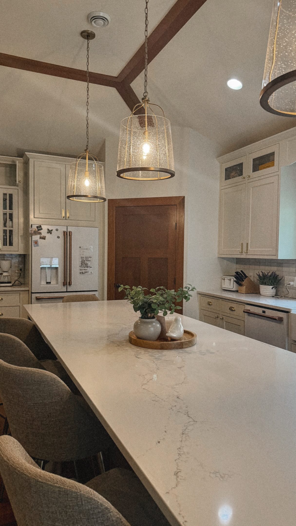 Wallace Lake | Before + After ✨
A pantry and kitchen reset focused on creating more space, better flow, and systems that make everyday life easier.
Everything has a place, everything is easier to see, and the space finally works the way it should. 🤍
#TheSystemSquad #PantryOrganization #KitchenRefresh #LuxuryOrganization #OrganizedHome