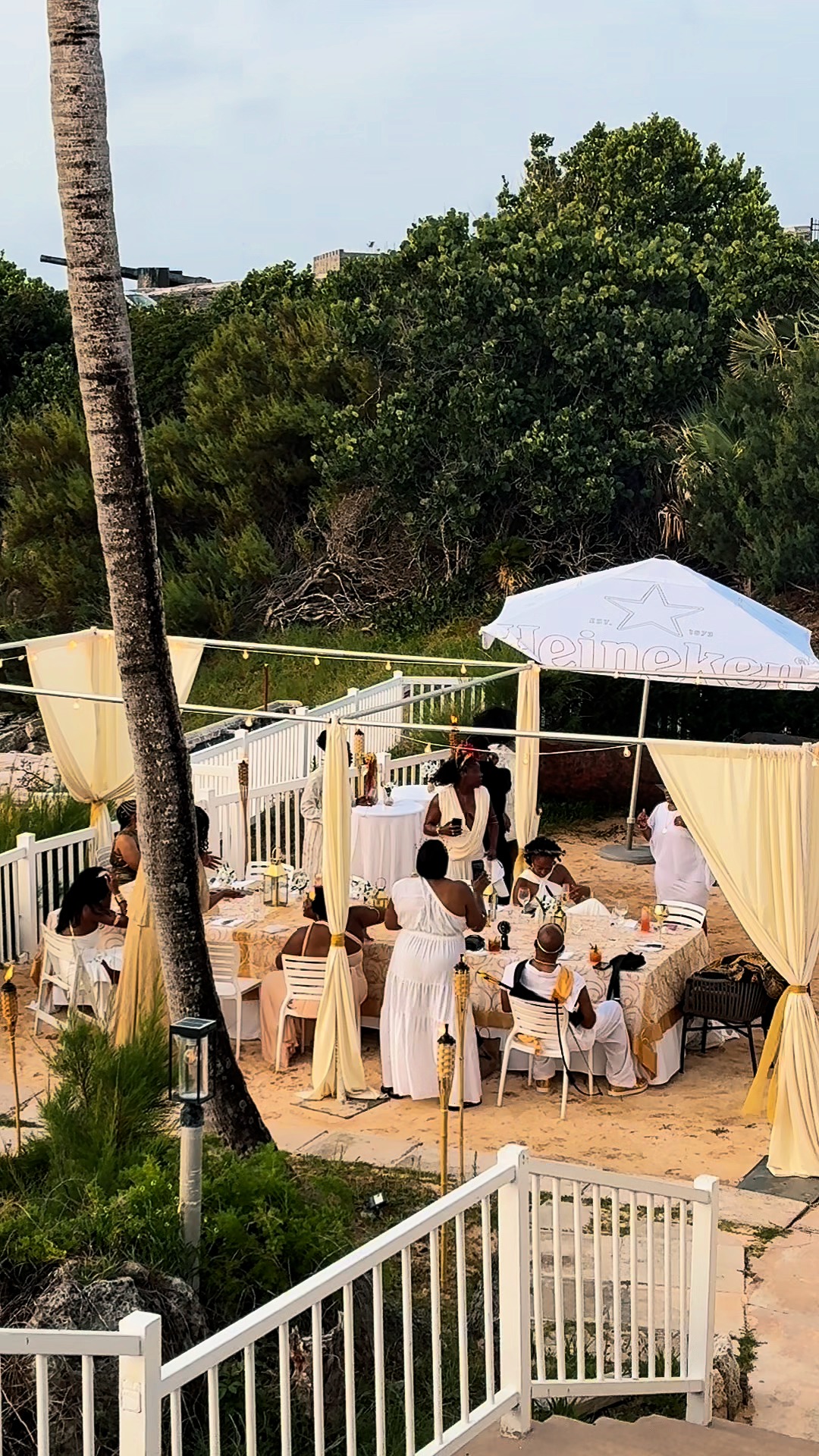 Warm breeze, smoke drifting from the grill, the sunset lighting up the sky, and the ocean just a few steps away.
Our oceanfront private BBQ nights are made for long evenings, great food, and your favourite people around the table.
#Achilles #AchillesBermuda #PrivateBBQ #OceanfrontBBQ #BermudaSunset #BestOfBermuda #AchillesMoments #LetsSunset