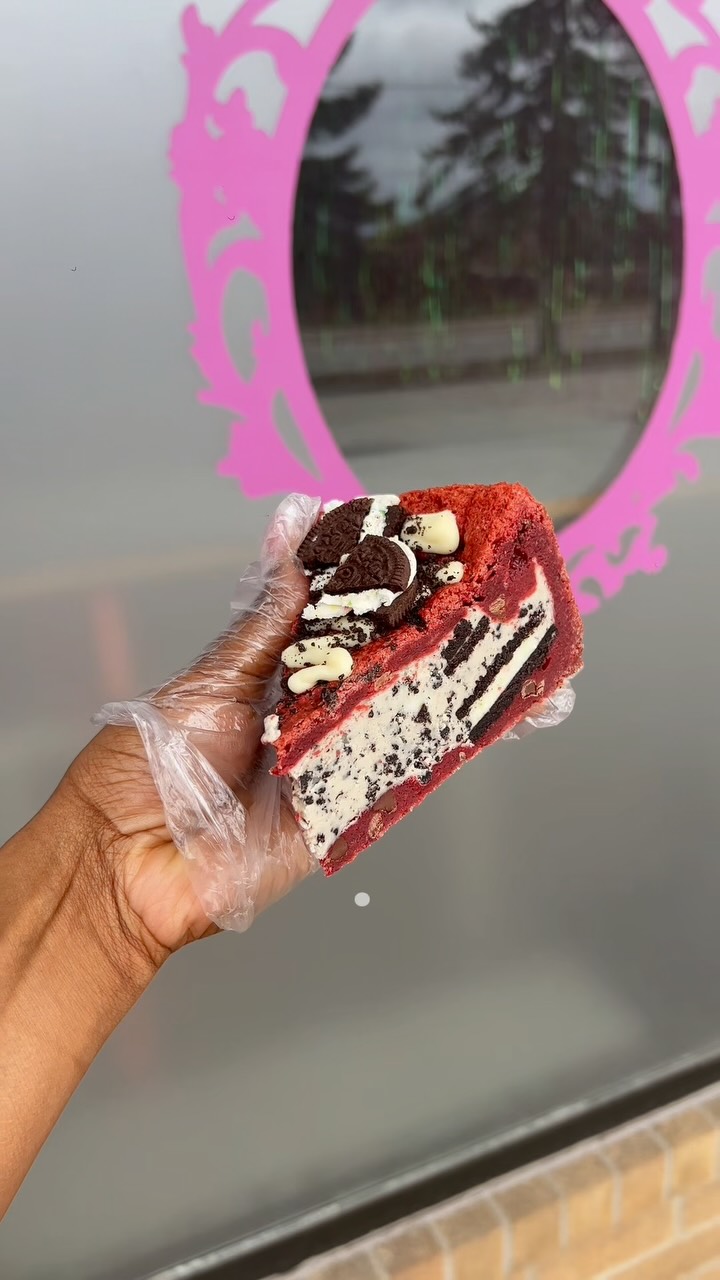 You can now pick up your pre orders from our stores in Vaughan (7007 Islington Ave) or Toronto (825 College St) 💖 visit cakeyourway.com to order 🎀🍪🥳
-
#torontobakery #cookiepie #vaughanbakery
