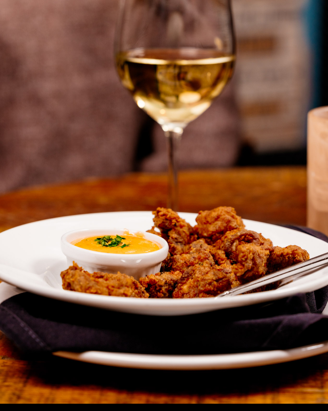 Start your Merrill & Houston's experience with our Siciliano Steak Bites. Italian breaded tenderloin served with a bold sriracha aioli that delivers the perfect balance of crunch and heat. š„©š„