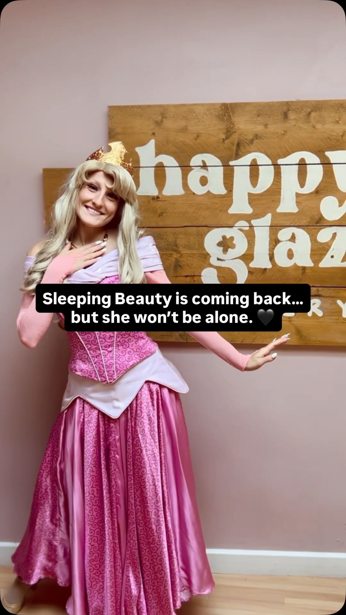 She’s coming back… but she won’t be alone. 🖤👑
After a magical morning with Sleeping Beauty today, she had a little announcement to make…
This Halloween, we’re going a little darker. 👀
🖤 A DARK FAIRYTALE EDITION 🖤
Join Sleeping Beauty & Maleficent for a very special pottery painting experience this October!
👑 Meet & interact with both characters
✨ Character entertainment
📸 Photo opportunities
🎨 Choose your pottery on the day, with pieces from £10
Friday 30th October | 10:30am–12pm
🎟️ Tickets £15 per person
✨ We’re running this one a little differently to our previous Princess events, so please make sure you read the full event information before booking.
Pottery is chosen and paid for separately on the day, and as this is a pottery painting event, we ask that everyone paints where possible.
Tickets are LIVE now! 🖤
#HappyGlazePottery #PotteryPainting #Tiverton #HalloweenDevon #DevonWithKids