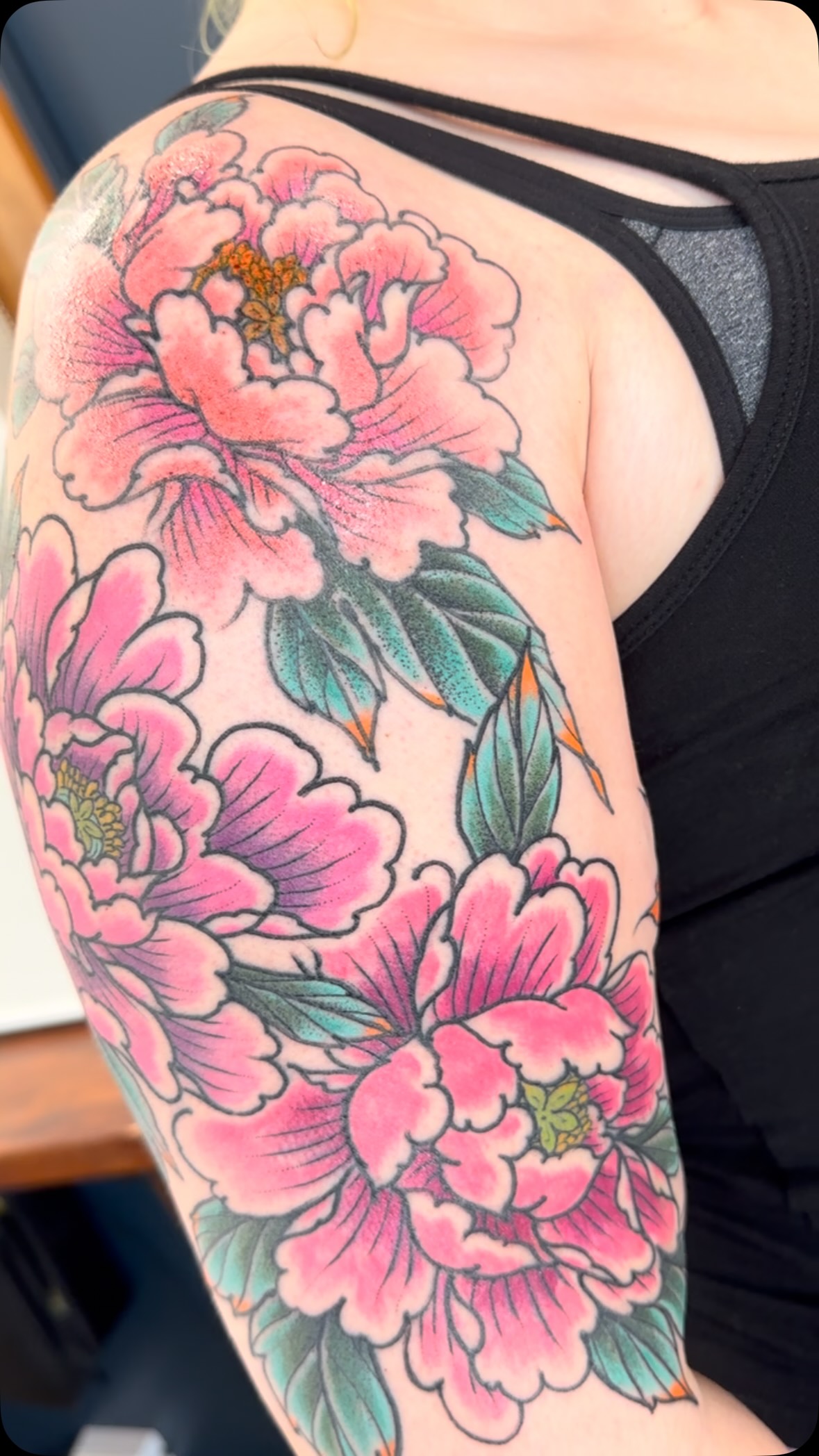 #coveruptattoo by @adamcraft.tattoo
@the_tattooed_heart
#tattoo #flower #japanesetattoo