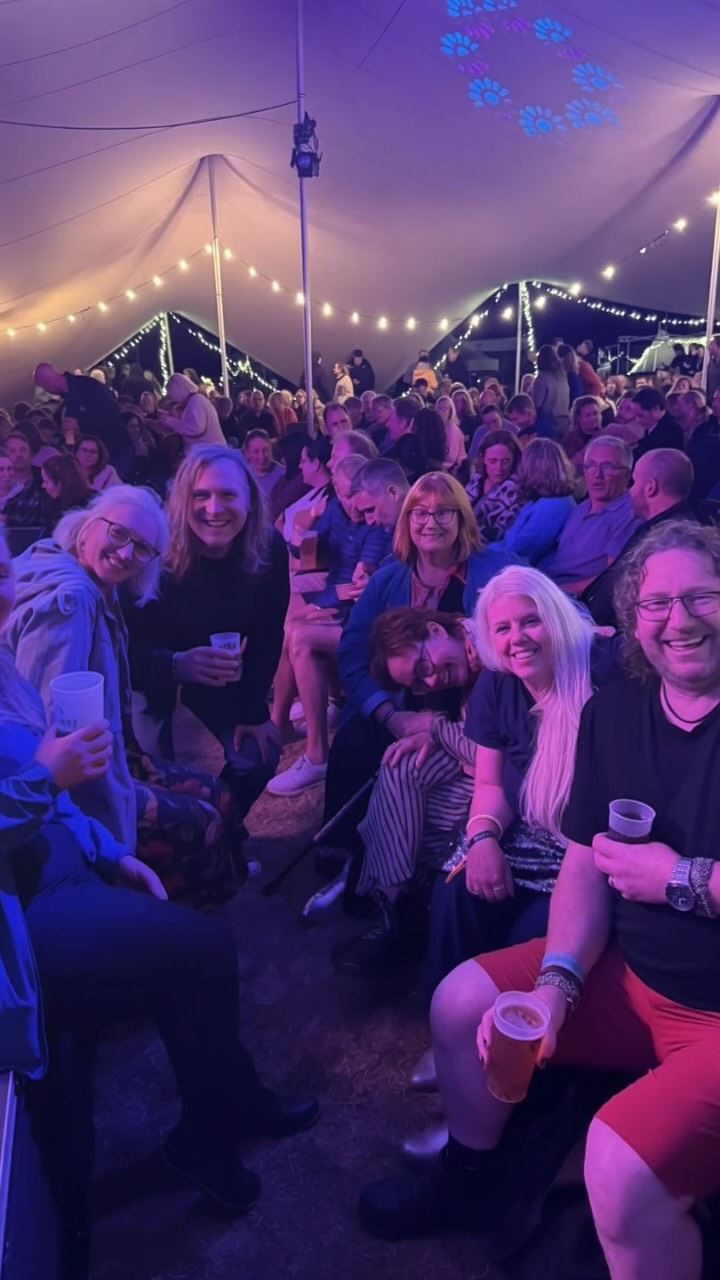 Cracking Saturday night at @rodecomedyfestival ✨
Front row fun with @idadown @whitepeakknives @adkonig @l.gillions, Kate & G, lots of laughs with headliner Tom Davis, and Jen Brister, Laura Smyth, and Jared and Hobbit.
Sticky toffee pudding and custard in a mini gale might’ve stolen the show 😂. More shows should have a pudding break! 😂
Graham always in our thoughts. ❤️
#rodecomedyfestival #standupcomedy #weekendmood #friendship #memories