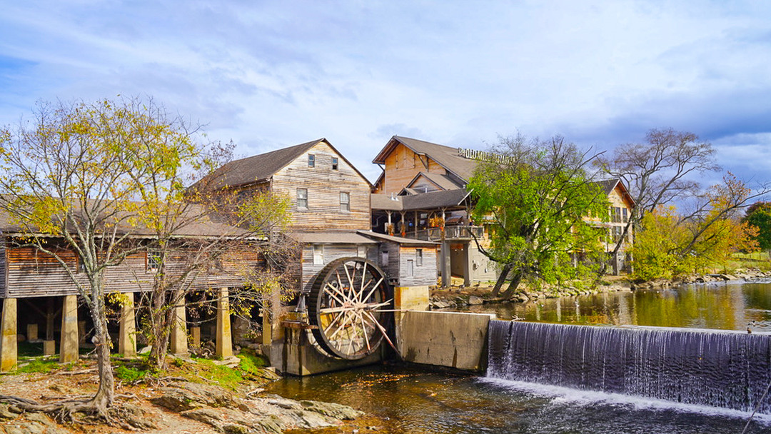 7 days of Smoky Mountain magic: attractions, dinner shows, thrill rides, and theme parks — planned for you. Use this itinerary to make the most of Gatlinburg & Pigeon Forge. Link in Bio #Gatlinburg #PigeonForge #SmokyMountains #TravelGuide #VacationPlanning
