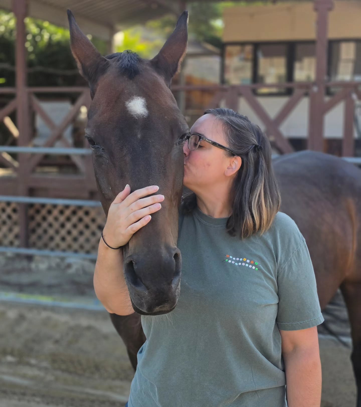 Ms Gidget and her fan, Danielle
Danielle stopped by to volunteer and we realized pretty quickly we had a gem. She has joined us as an instructor, marrying her years of horse knowledge with her 15 years experience in early childhood education. If you haven't already met her, her bright smile and encouragement are contagious