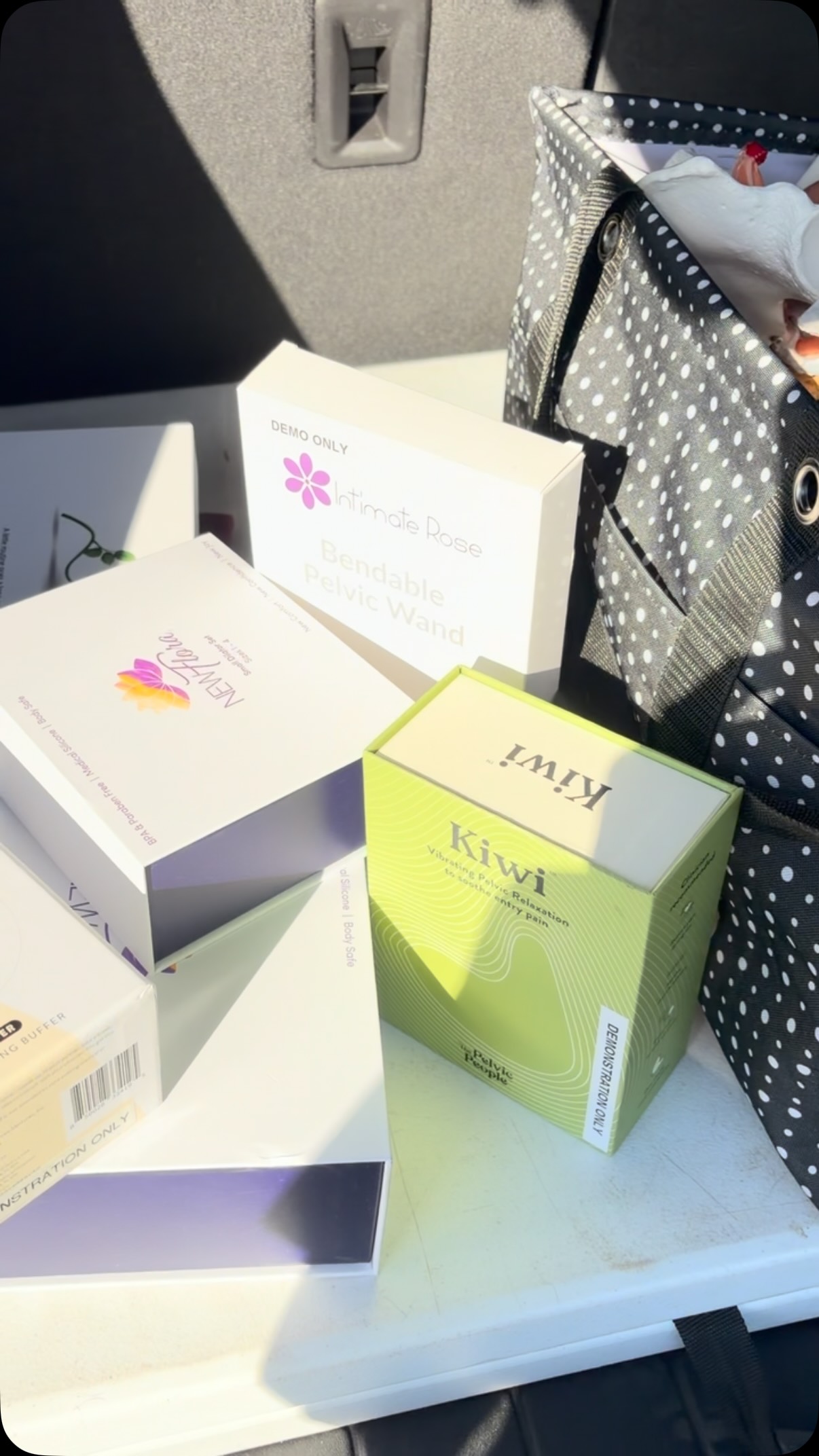 When it’s event time and you bring your favorite friends @newflora @thepelvicpeople @intimaterose can’t wait to teach about how these tools help support women’s health! See you at the #passporttowellness event by @thesharedmatcollective