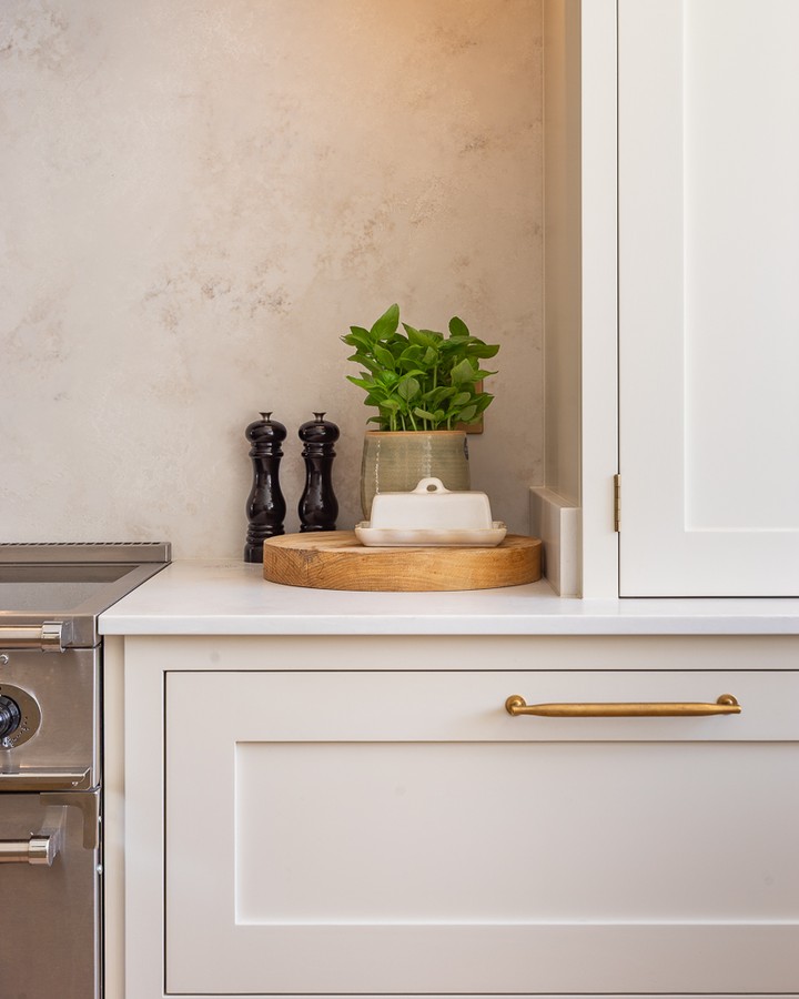 Luxury does not always need to make a statement. Sometimes, it is found in the details that simply belong. #BespokeDesign #KitchenInspo #InteriorDesign #ModernLiving