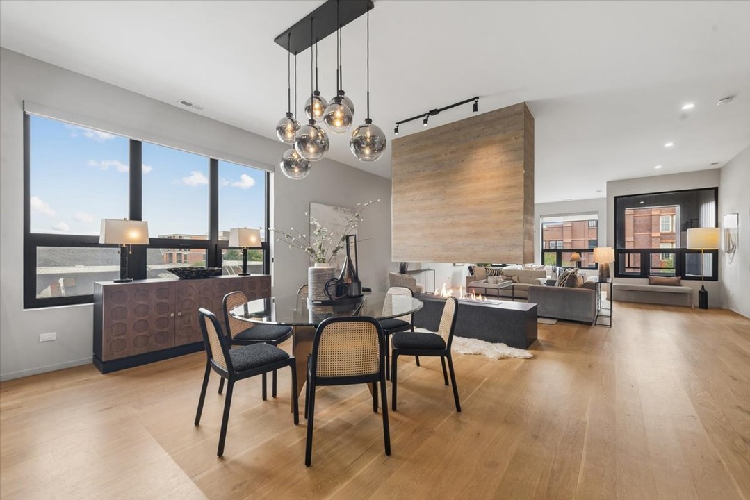 Loving the clean modern lines and tones in this open concept dining room. The neutral palette keeps the space feeling airy and expansive while the architectural details add just the right amount of sophistication — check out that gorgeous fireplace! Perfect for hosting dinner parties or enjoying a quiet morning coffee. 🥂✨ #chicago #chicagorealestate #havenhomestager #chicagohomestaging #stagingworks #stagingsells #staging #homestaging