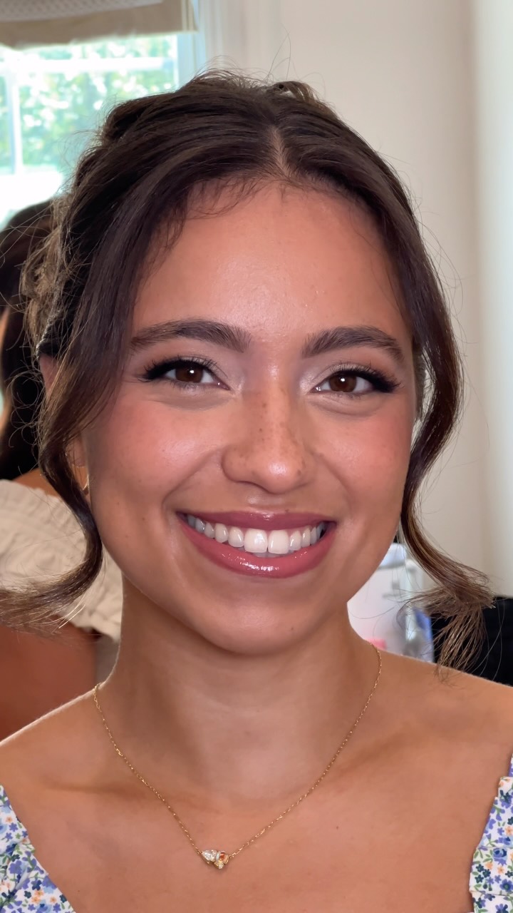 POV: You told your makeup artist, “I want NO FOUNDATION.” 👀
And I said… I got you, babe. 🤍
Not every bride (or bridesmaid!) wants full glam or even soft glam—and that’s totally okay.
If your dream bridal look is fresh, natural, skin-like, and still feels like YOU, you’re in the right chair. ✨
And yes… you can have a natural makeup look with foundation. 😉 The secret is all in how we prep, layer, and blend the products.
Because natural makeup doesn’t mean less skill or no makeup—it means strategically placed makeup that lets your natural beauty shine through. 🤍
So if you’re a “I don’t want to look like I’m wearing makeup on my wedding day” bride… this one’s for you. 👰🏻♀️✨
📍Bridal hair + makeup | Northern NJ
💋 Vanessa
Booking by : @makeup_bymckenna
#NorthernNJBride #NJBridalMakeup #NJBridalHair #NaturalBridalMakeup NaturalBride NaturalBridalLook NJWedding NewJerseyBride NJWeddingVendor BridalBeauty SoftNaturalMakeup NaturalMakeupBride NJMakeupArtist NJBridalBeauty NorthernNJWedding