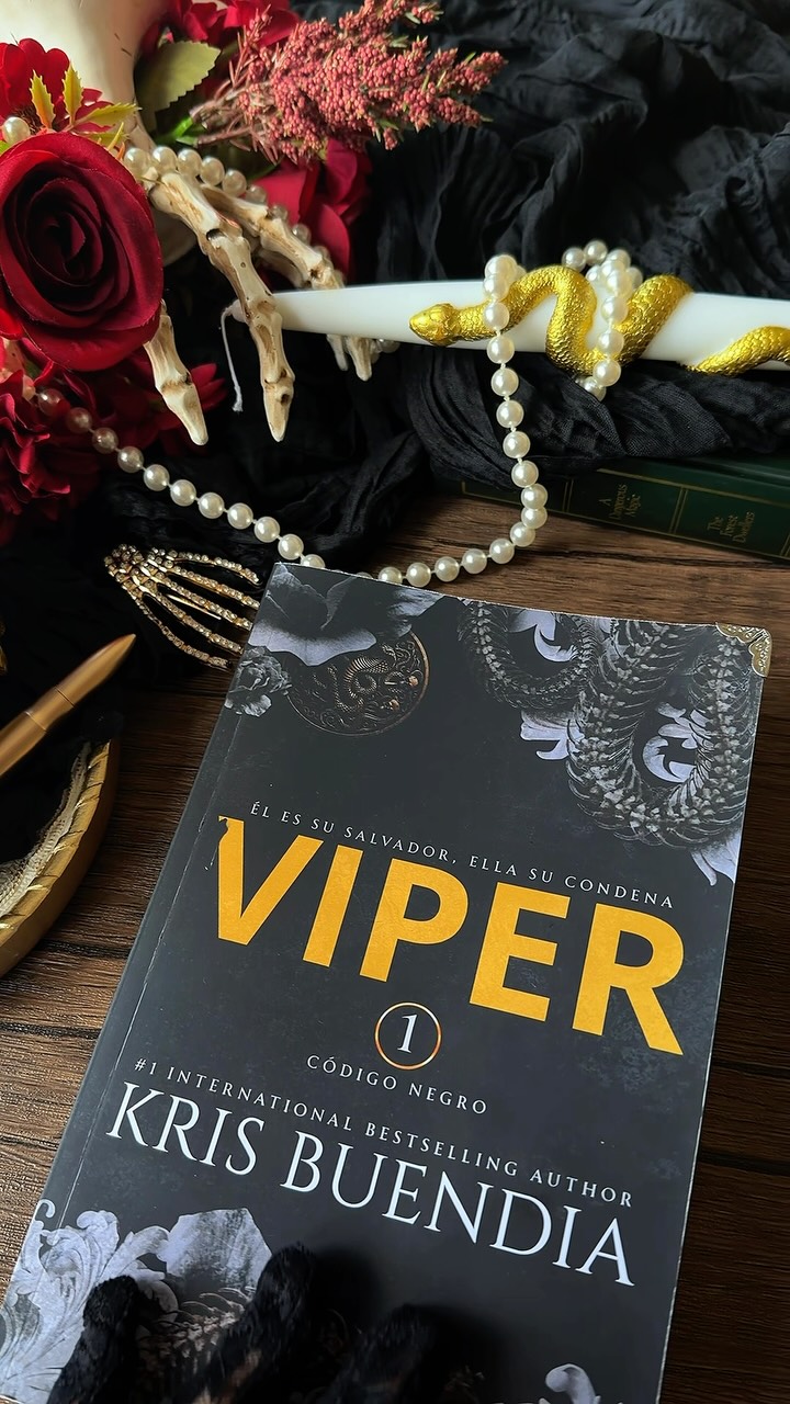 Él la sacó de esa jaula y se la llevó con él.
.
.
¿Link? 🐍
#darkromance #darkromancebooks #bookworm #booksbooksbooks #bookobsessed