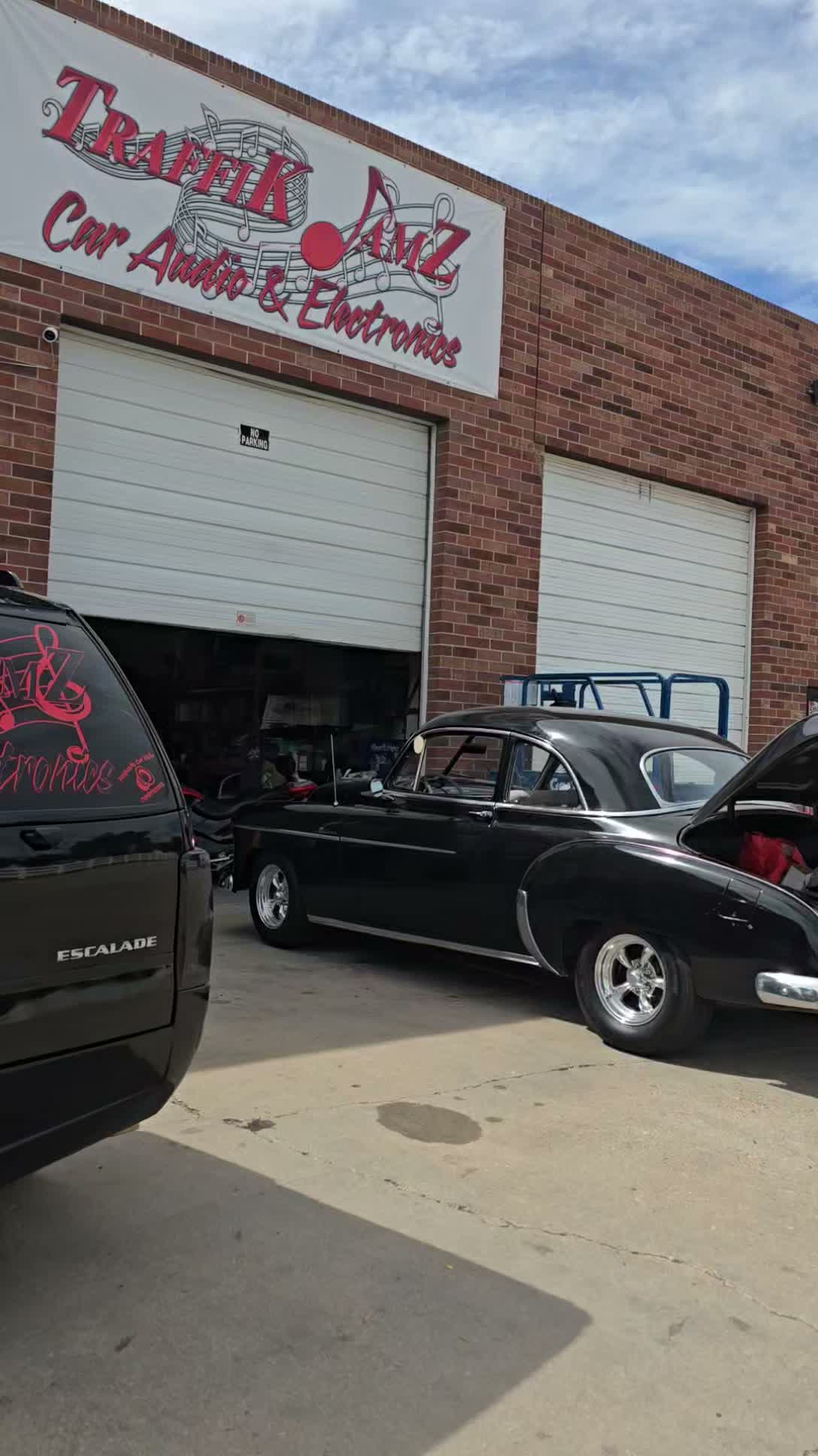 Someone must have put up the bat signal for old school Chevys this weekend. It must be old school Saturday today...
#customcaraudio #oldschool #impala ##ChevyImpala #58ChevyImpala #64ChevyImpala #50ChevyDeluxe #ChevySilverado #Denver #smallbusiness #supportlocalbusiness