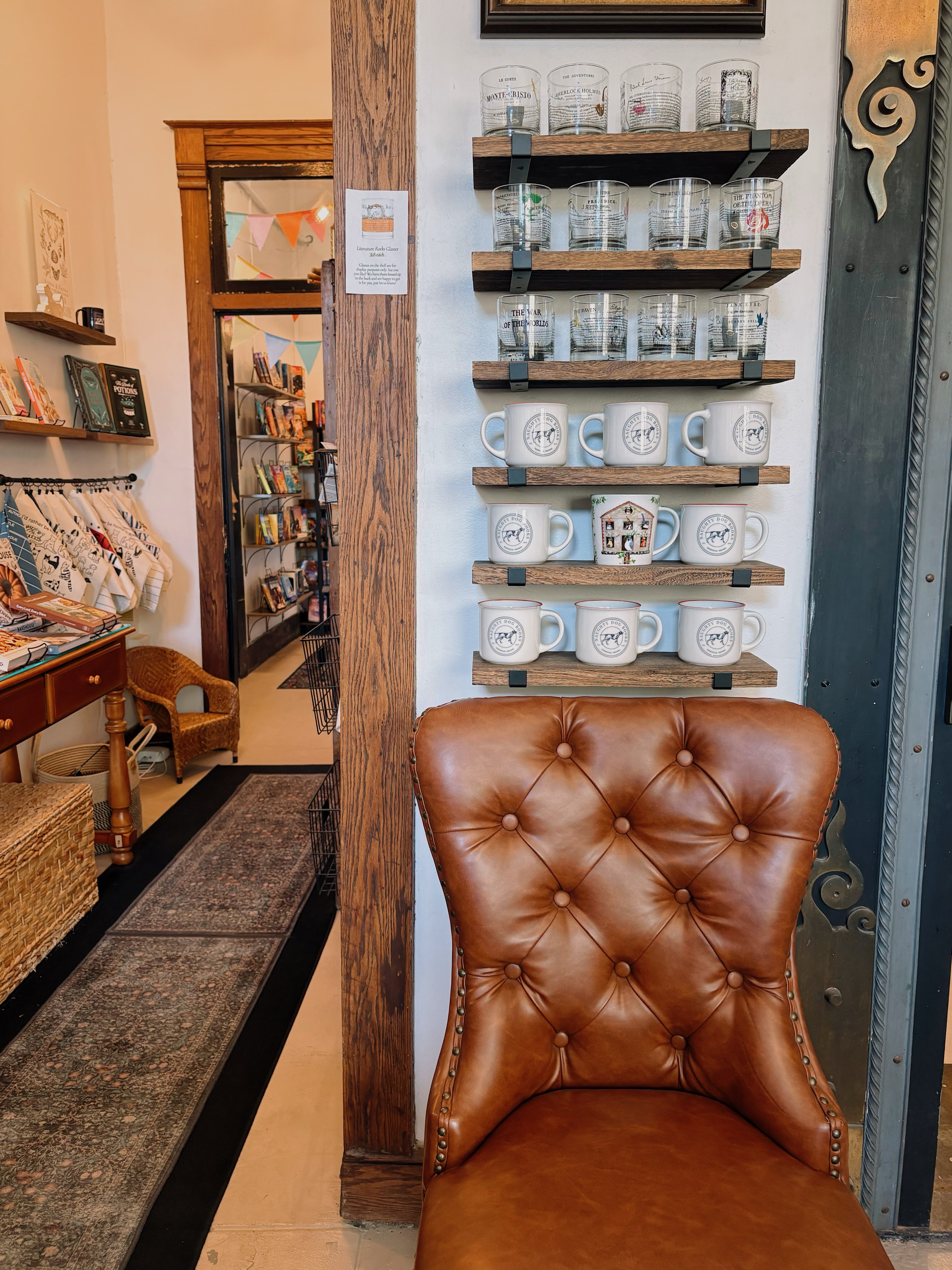 Who’s coming to the bookstore this weekend & what book(s) are you grabbing?🤩👇🏻