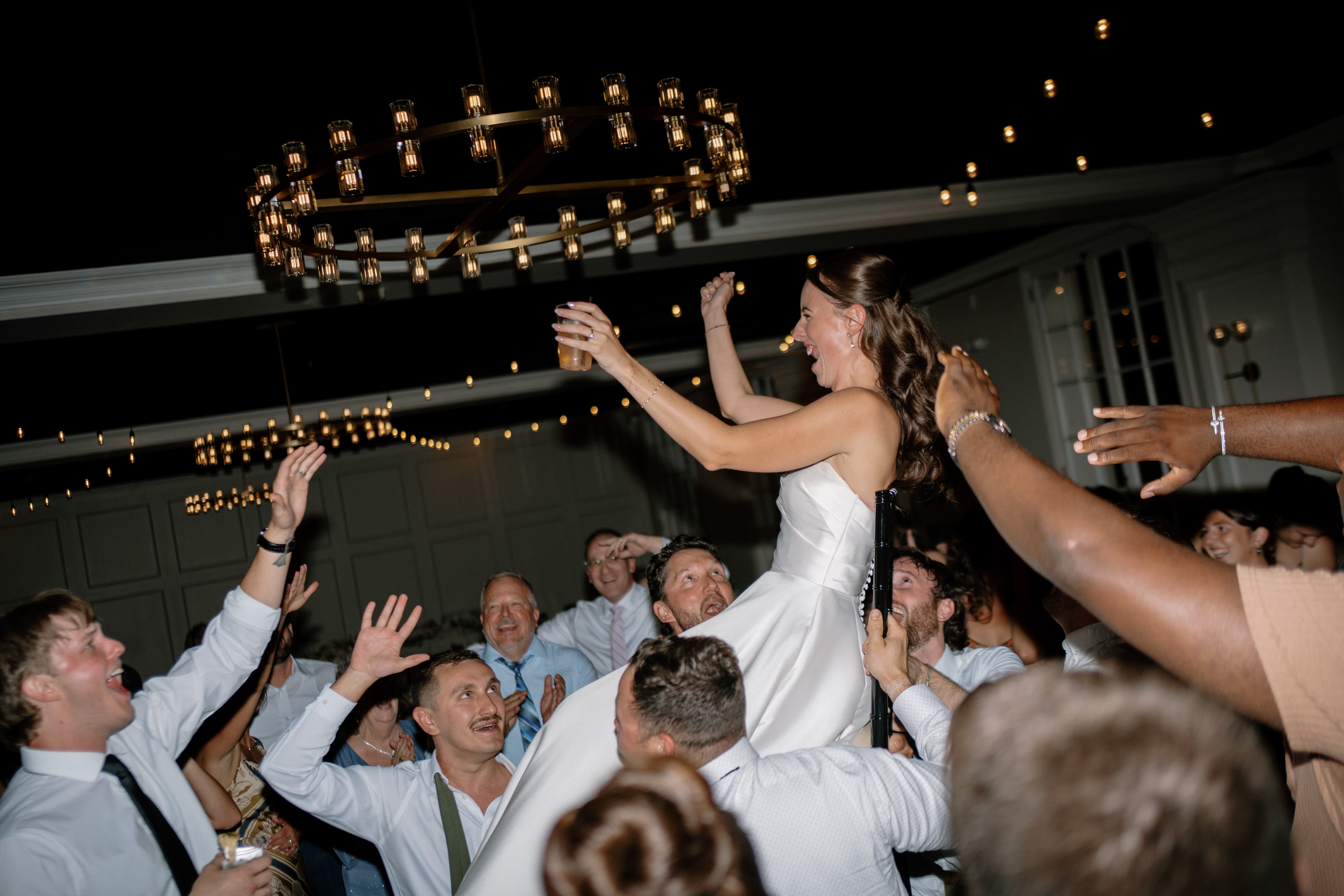Sometimes weโre airborne! #3WESTweddings | ๐ธ @sage.design.co | venue: @historickingmansion
