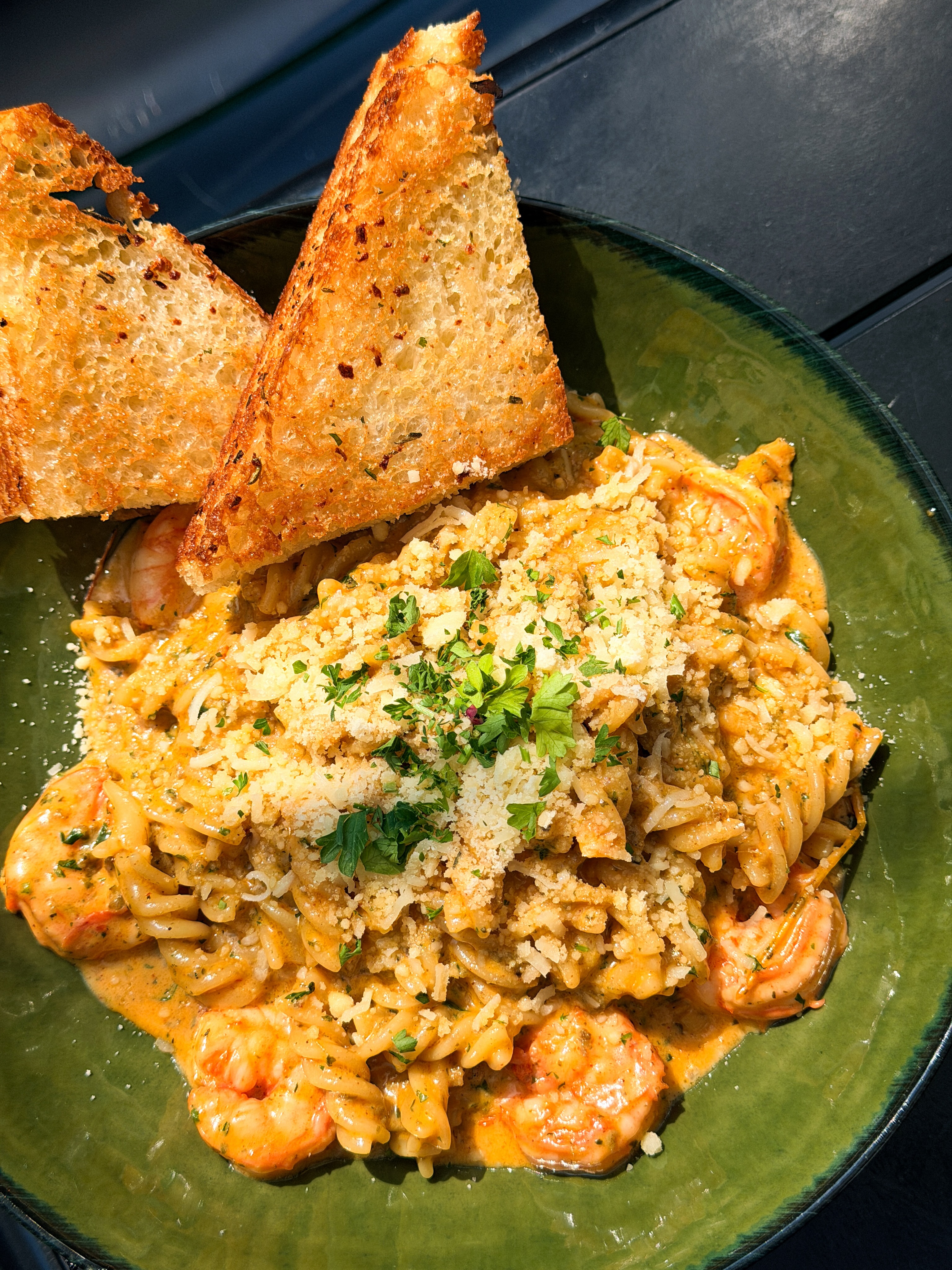 A glance of what your dinner could look like tonight 🤤
See you later for our featured pasta & Trivia Night?
.
.
.
.
#yyjfood #yyj #yyjeats #esquimalt #localyyj
