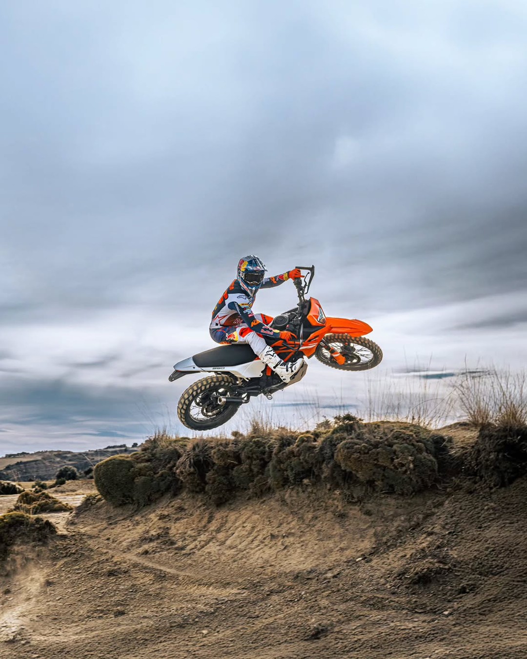 “Look mom, I can fly.”
The KTM 390 ENDURO R can take off from anywhere, as long as you can pilot it.
#KTM #KTMIndia #KTM390ENDUROR #ReadyToRace
